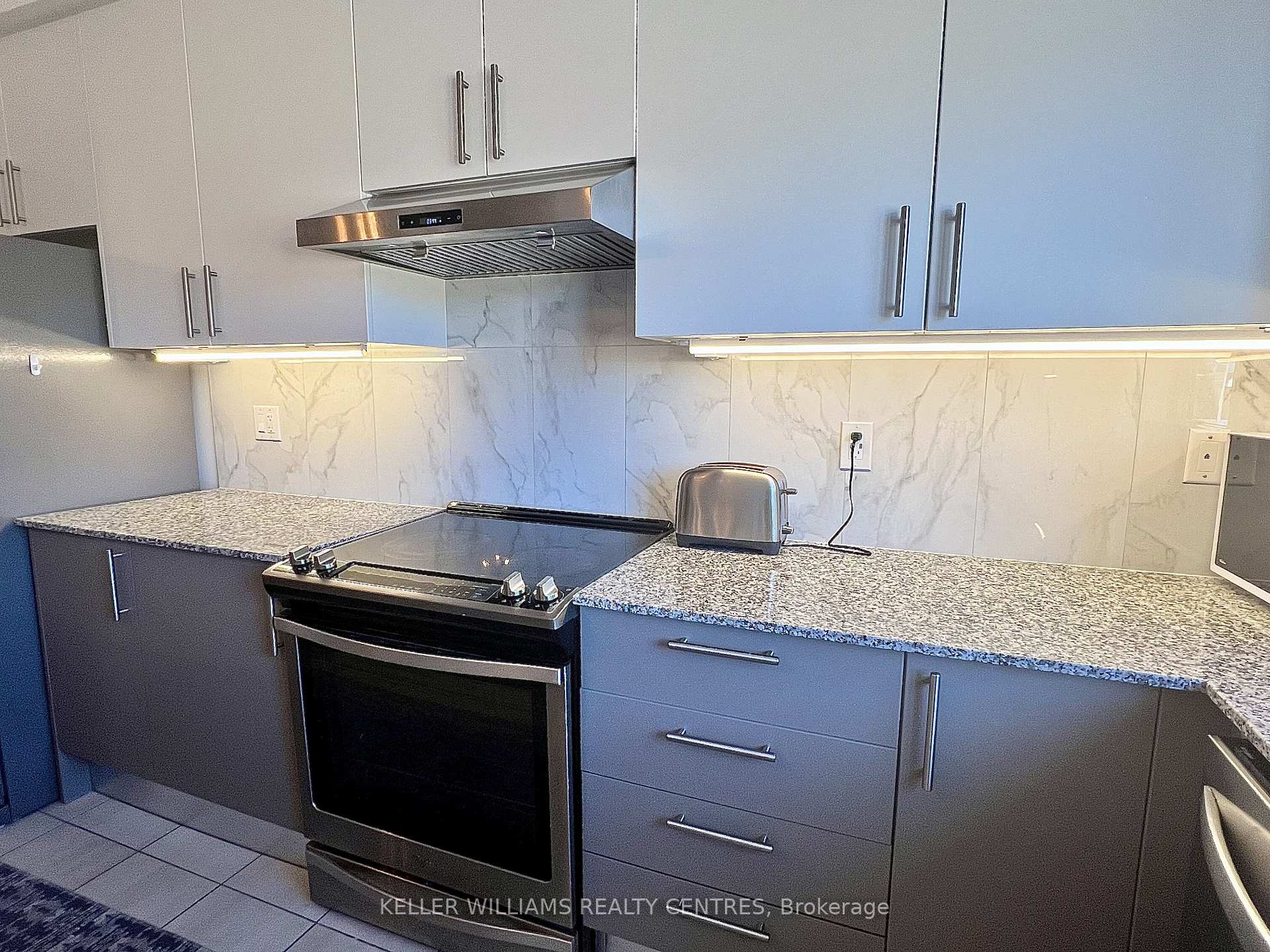 Photo 6 of 124 Elephant Hill Drive, Clarington, Bowmanville — HOMEH