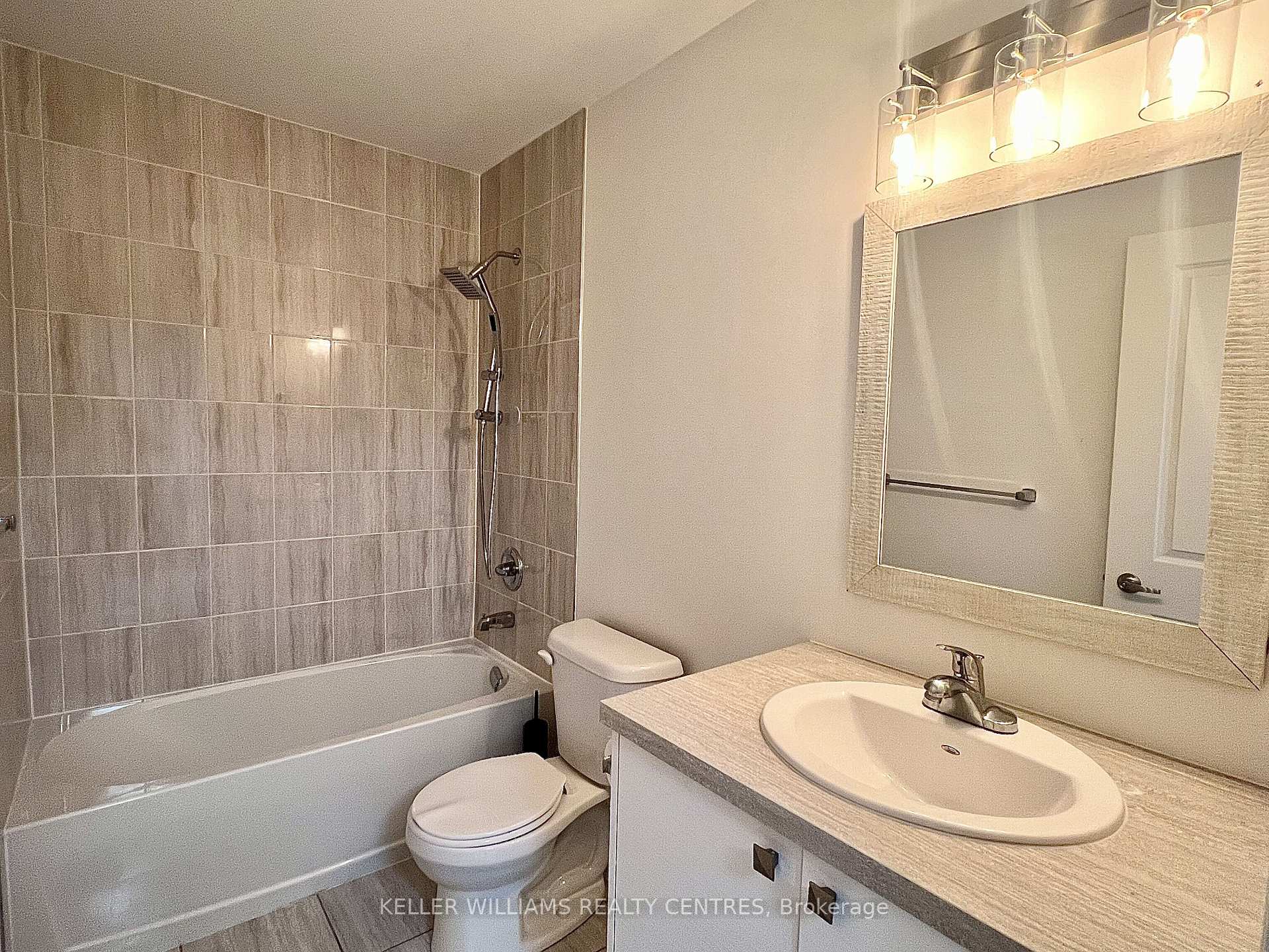 Photo 18 of 124 Elephant Hill Drive, Clarington, Bowmanville — HOMEH