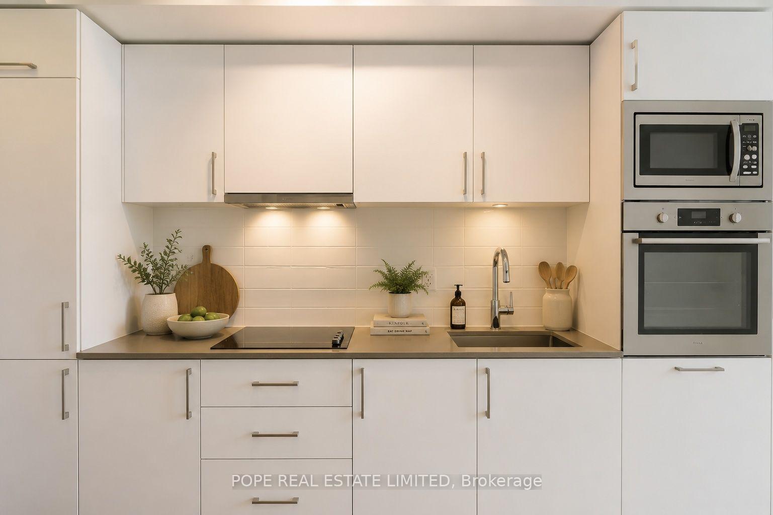 Photo 3 of Unit 604W, 27 Bathurst Street, Toronto, Waterfront Communities — HOMEH