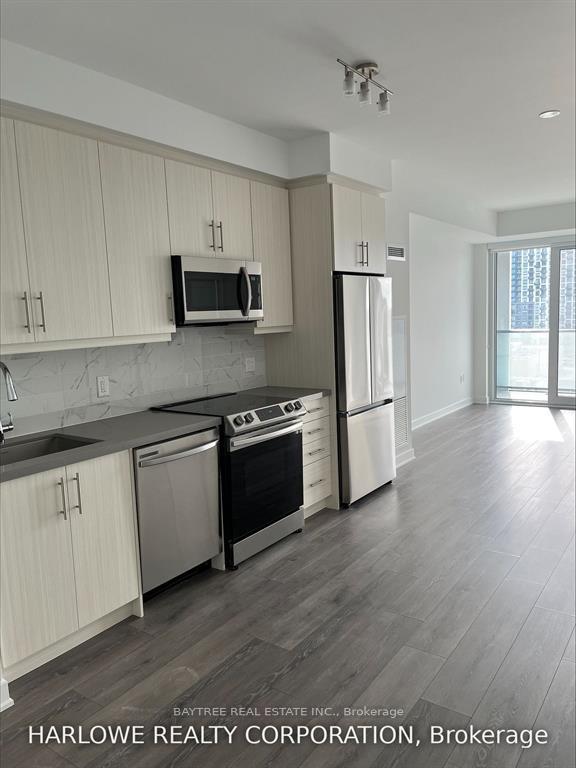 Front of Unit 603, 95 Oneida Crescent