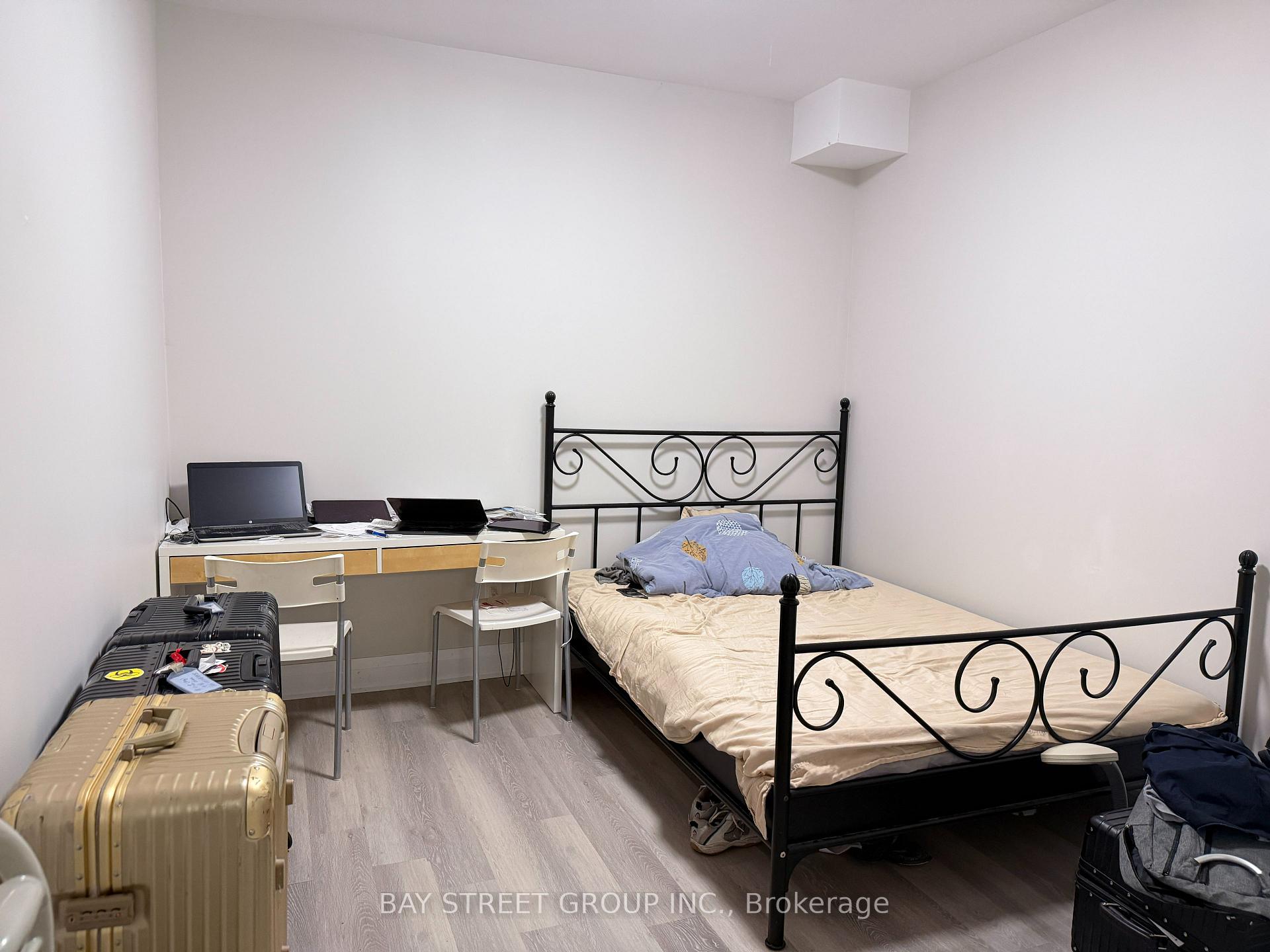 Photo 5 of 16 Queen Magdalene Place, North York, Hillcrest Village — HOMEH