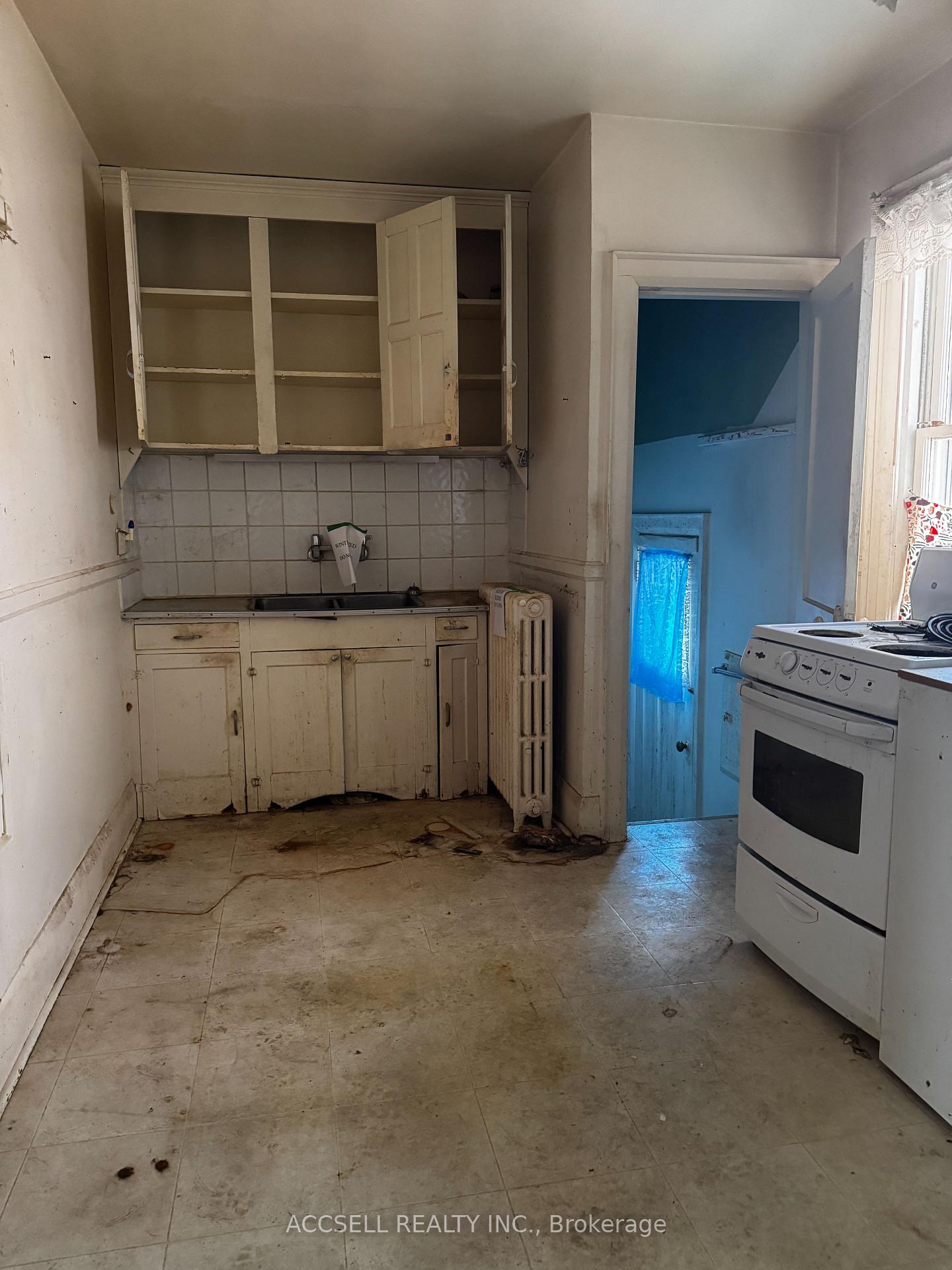 Photo 2 of 350 Belsize Drive, Toronto, Mount Pleasant East — HOMEH