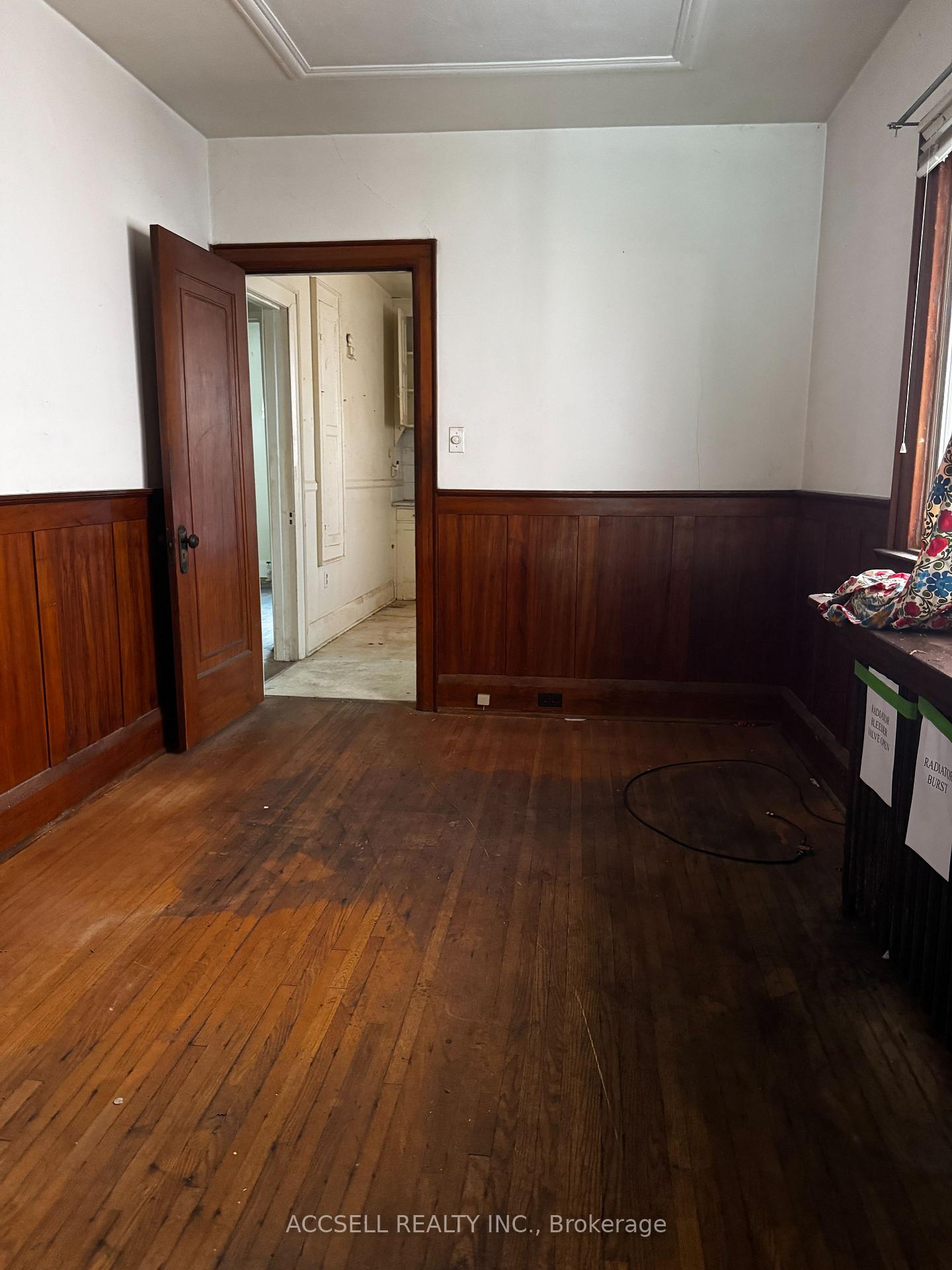 Photo 3 of 350 Belsize Drive, Toronto, Mount Pleasant East — HOMEH