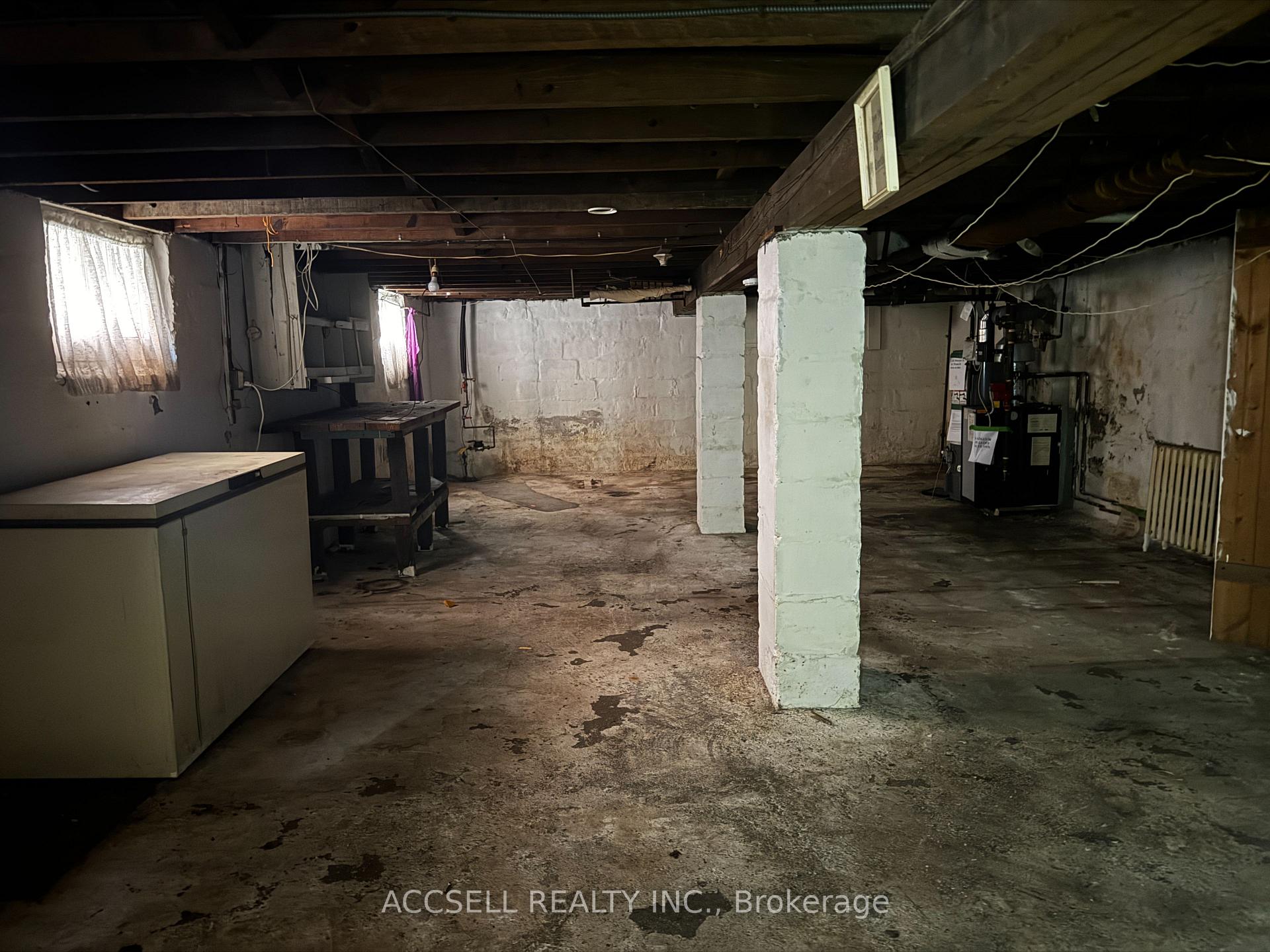 Photo 4 of 350 Belsize Drive, Toronto, Mount Pleasant East — HOMEH