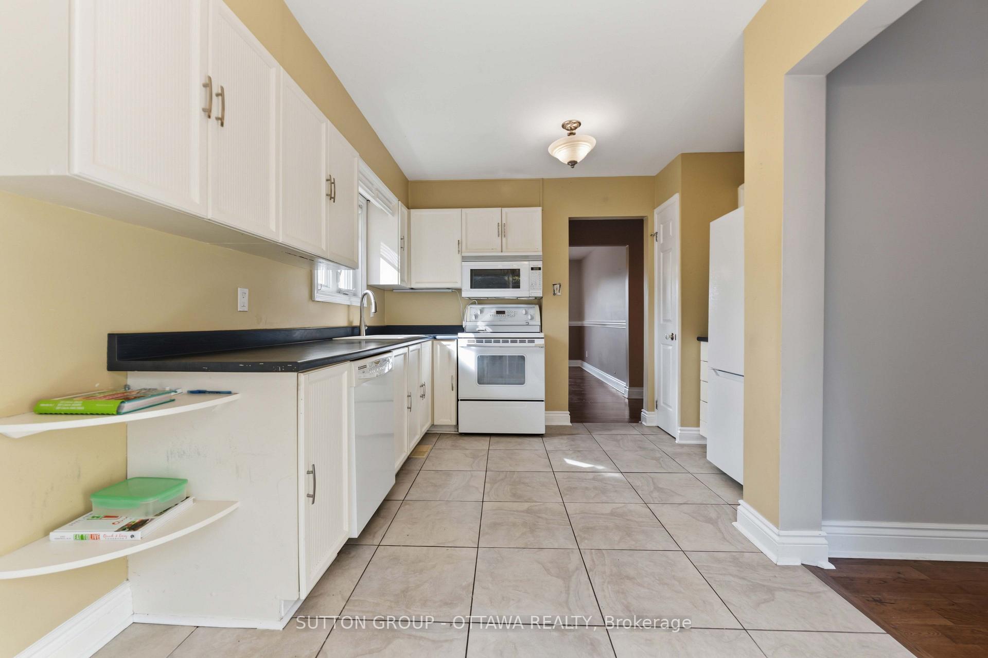 Photo 10 of 16 Crimson Gate, Ottawa, Hunt Club Park/Greenboro — HOMEH