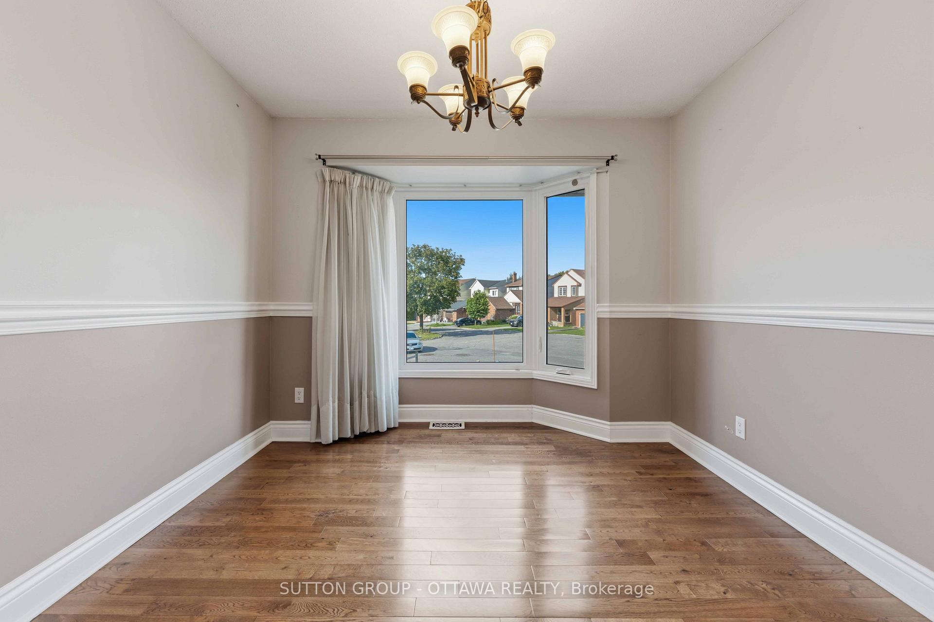 Photo 15 of 16 Crimson Gate, Ottawa, Hunt Club Park/Greenboro — HOMEH