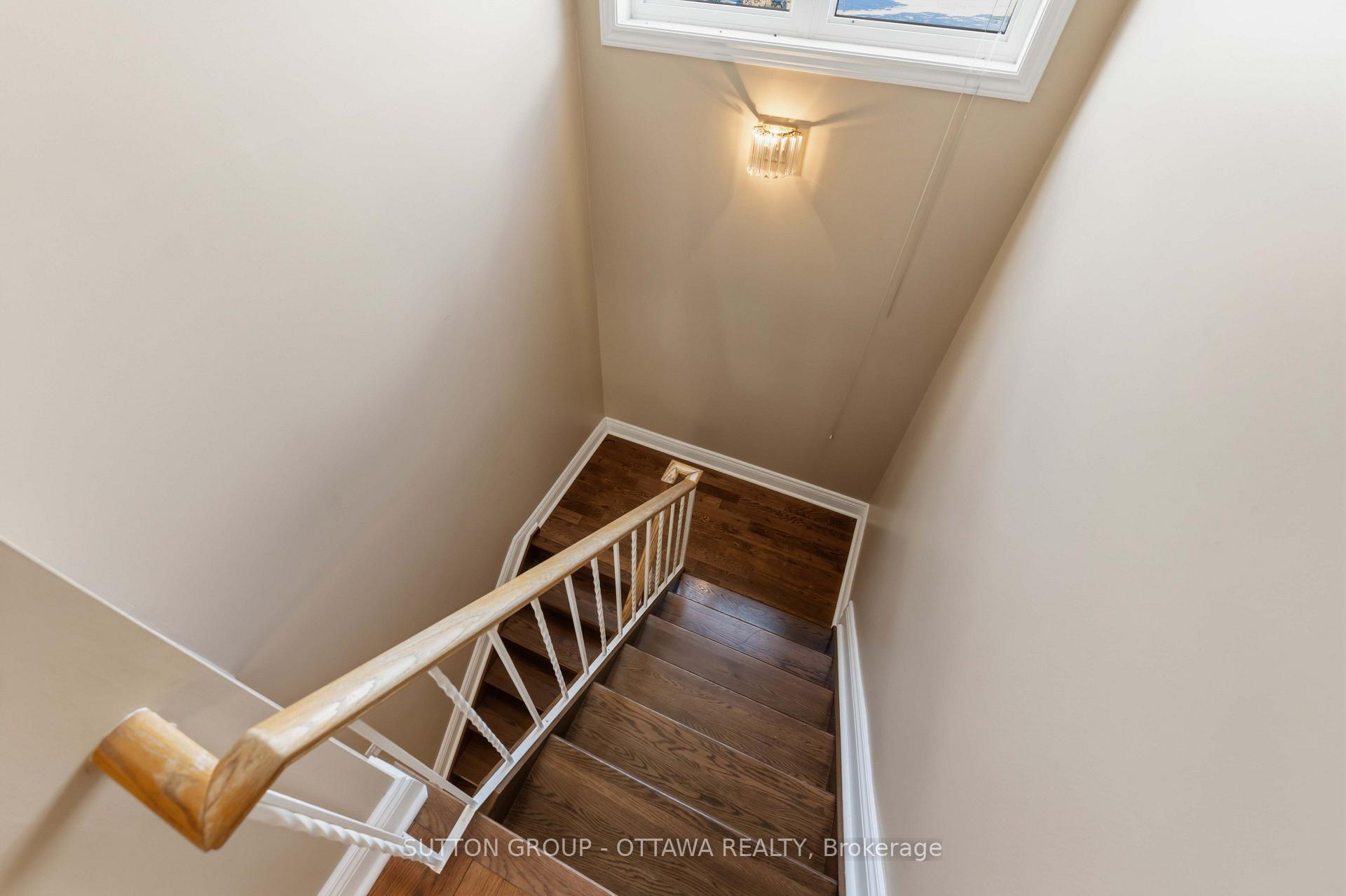 Photo 18 of 16 Crimson Gate, Ottawa, Hunt Club Park/Greenboro — HOMEH