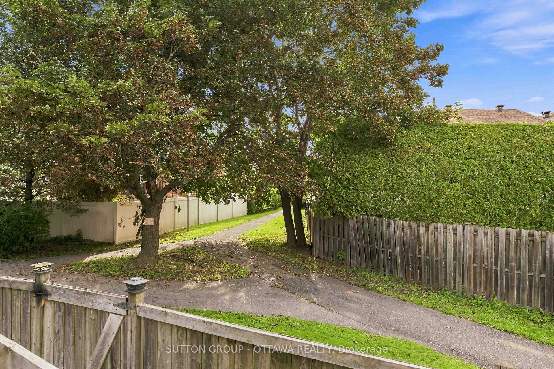 Photo 50 of 16 Crimson Gate, Ottawa, Hunt Club Park/Greenboro — HOMEH