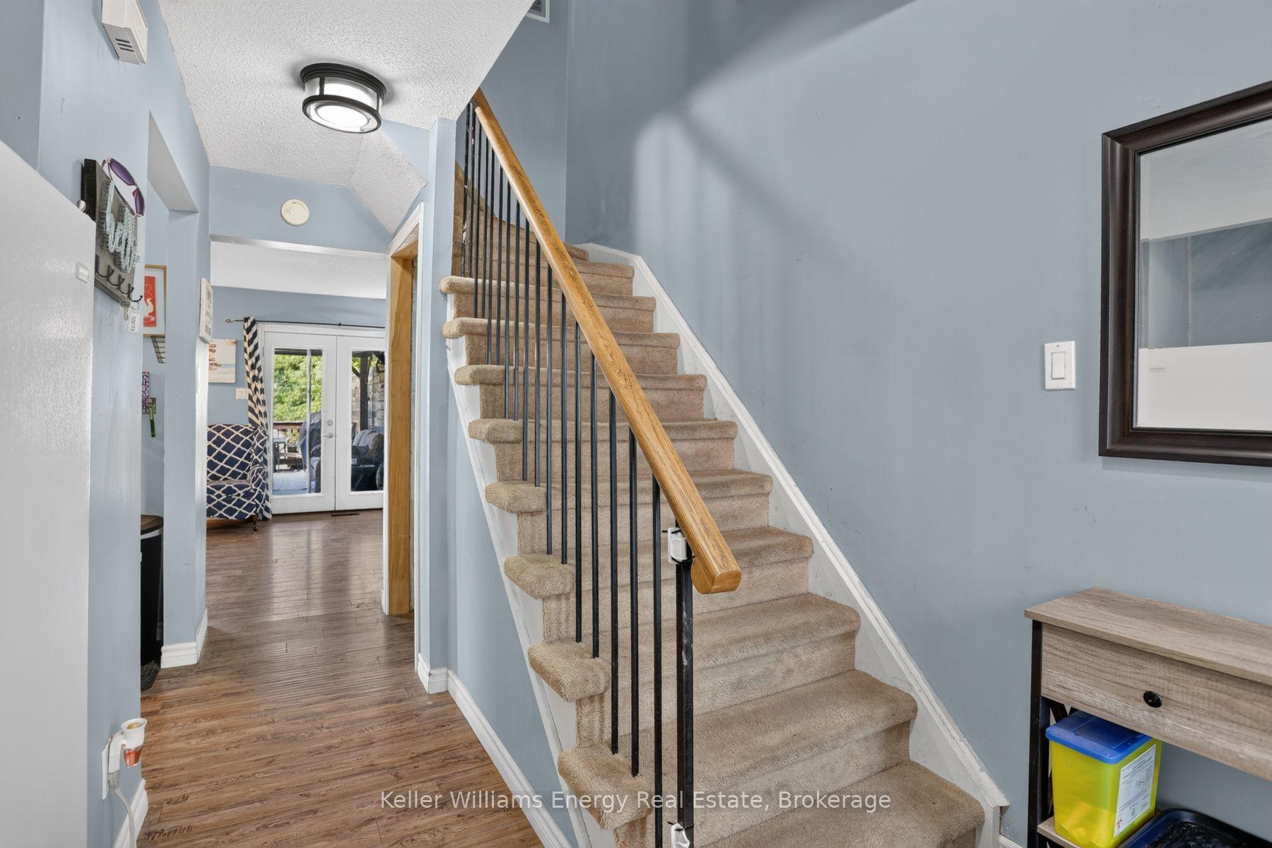 Photo 5 of 567 Cobblehill Drive, Oshawa, Pinecrest — HOMEH