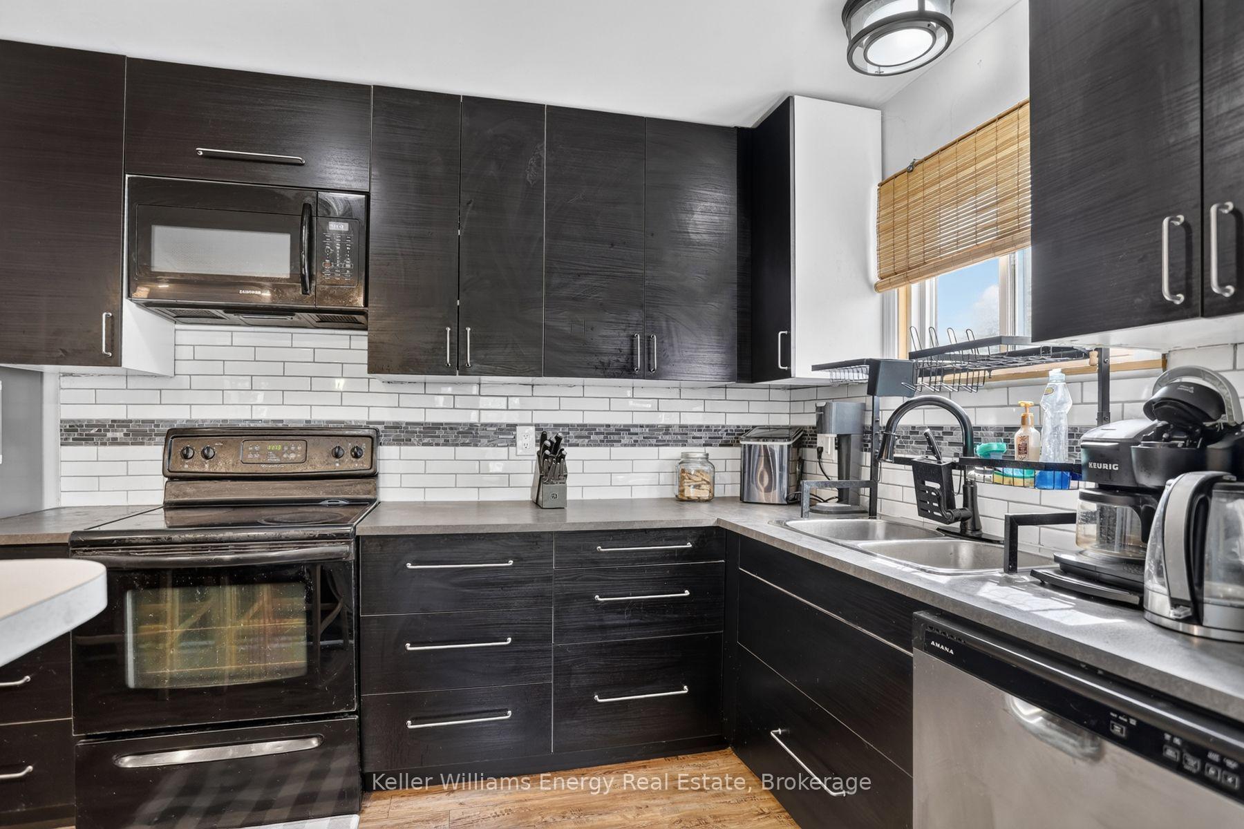 Photo 9 of 567 Cobblehill Drive, Oshawa, Pinecrest — HOMEH