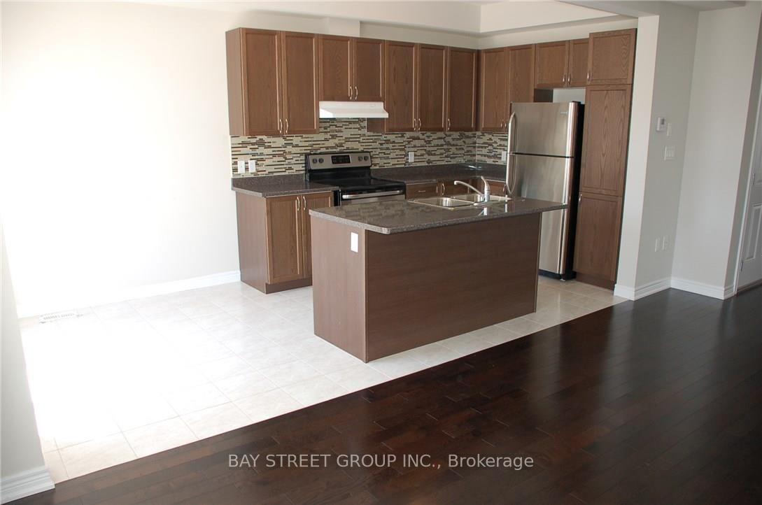 Photo 2 of Unit 32, 90 Raymond Road, Hamilton, Meadowlands — HOMEH