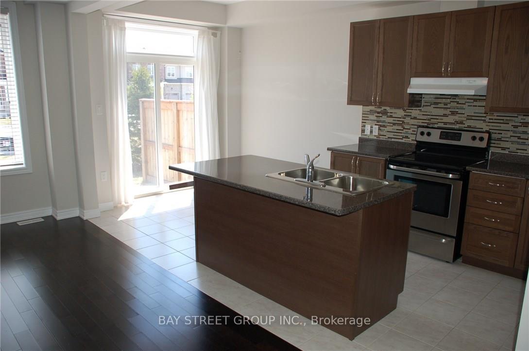 Photo 4 of Unit 32, 90 Raymond Road, Hamilton, Meadowlands — HOMEH