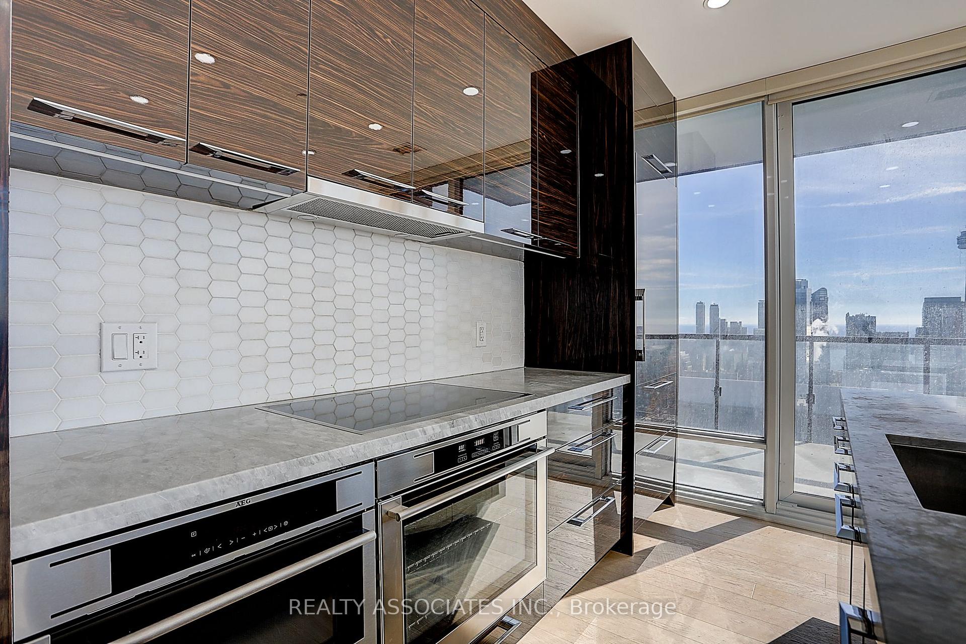 Photo 17 of Unit 4310, 488 University Avenue, Toronto, University — HOMEH