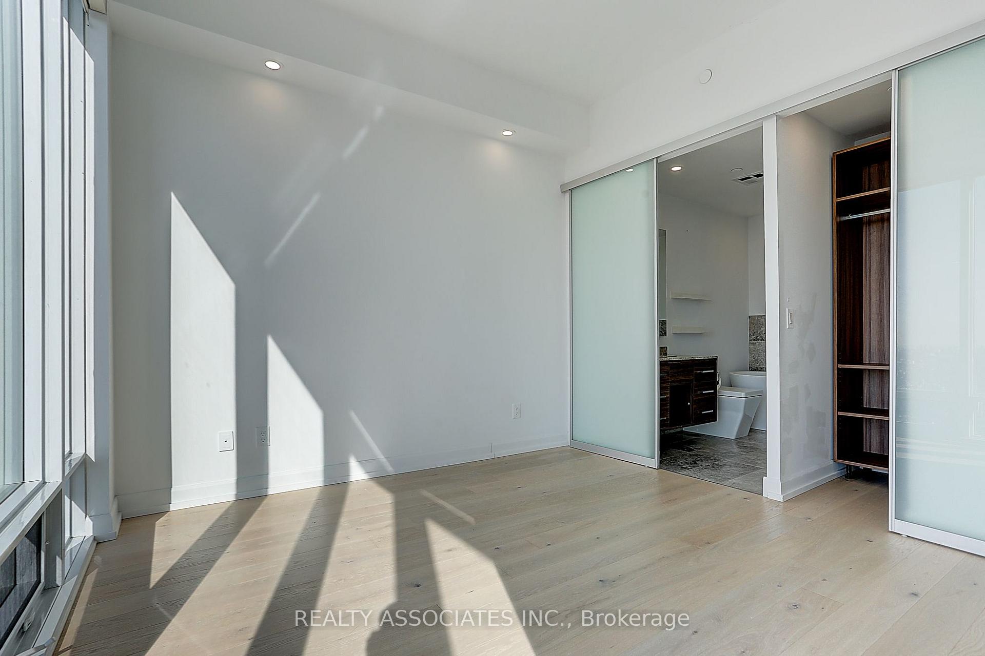Photo 22 of Unit 4310, 488 University Avenue, Toronto, University — HOMEH