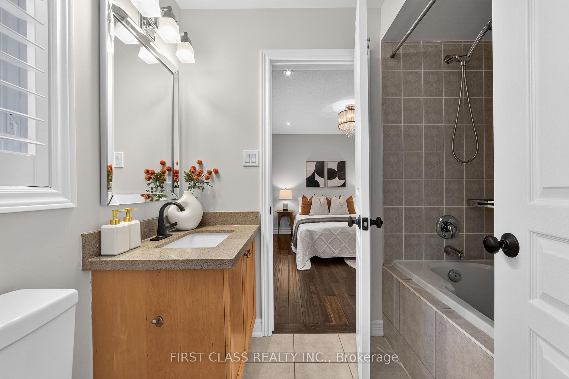 Photo 35 of 59 River Valley Crescent, Markham, Victoria Manor-Jennings Gate — HOMEH