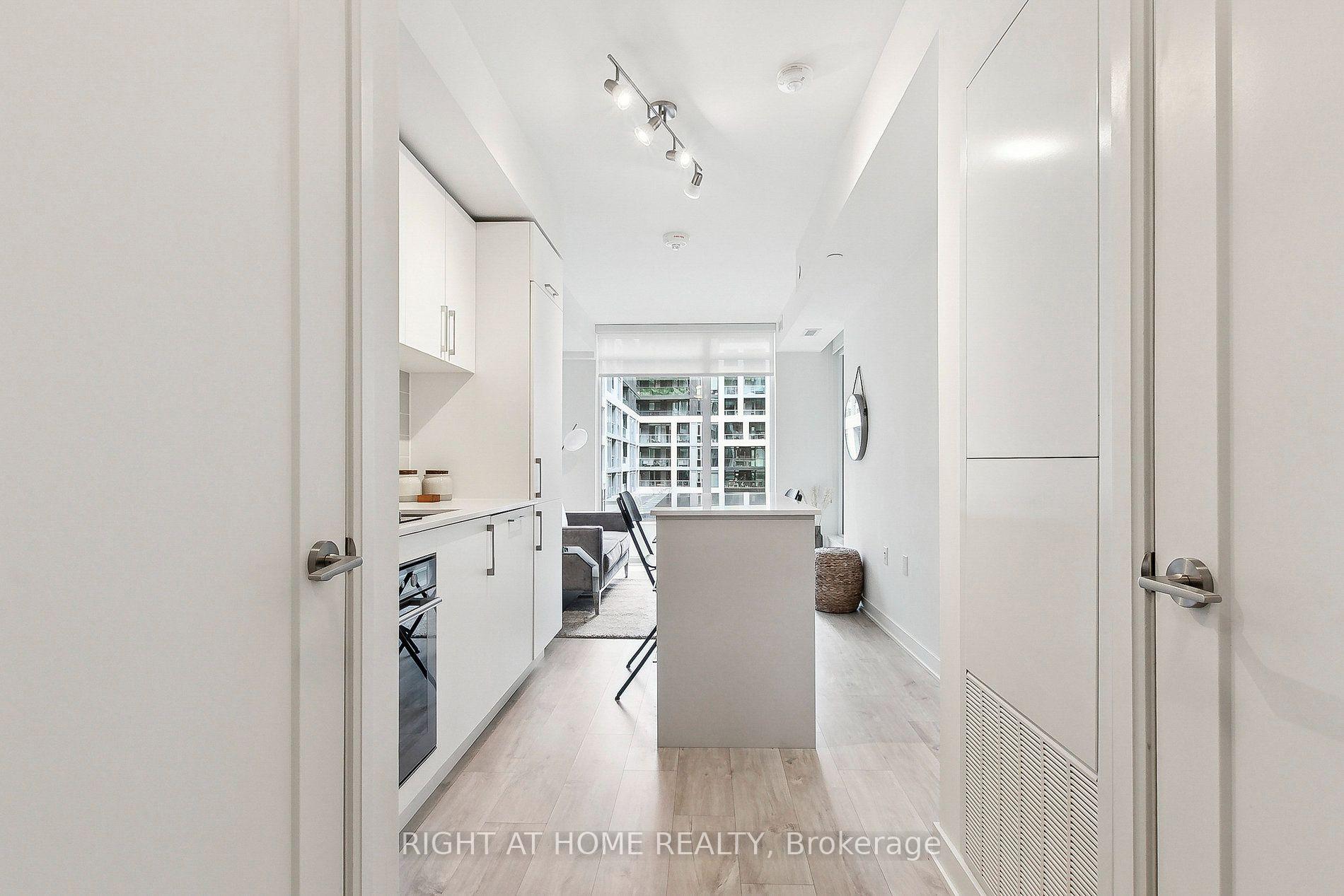 Photo 3 of Unit 302E, 576 Front Street W, Toronto, Waterfront Communities — HOMEH
