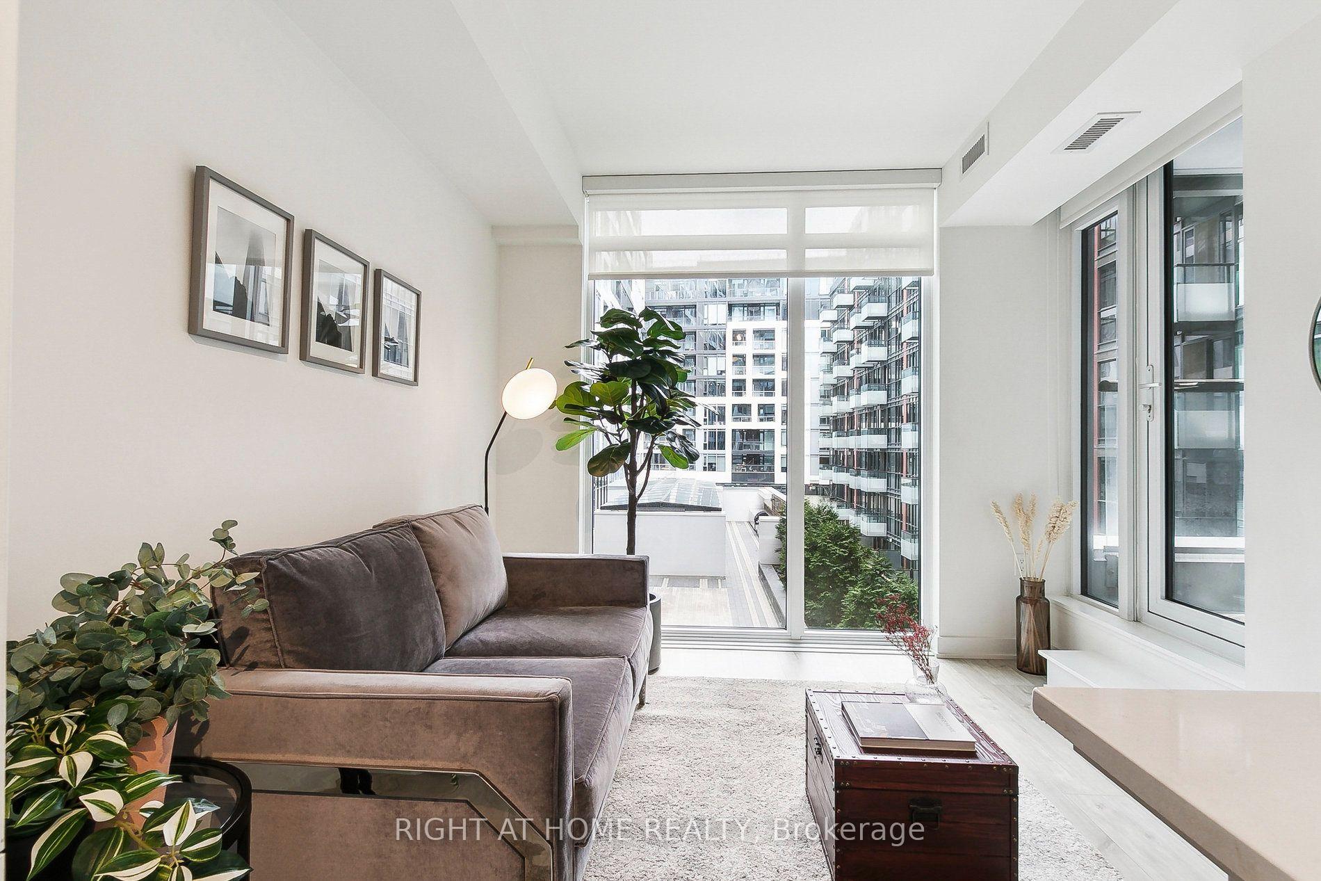 Photo 4 of Unit 302E, 576 Front Street W, Toronto, Waterfront Communities — HOMEH