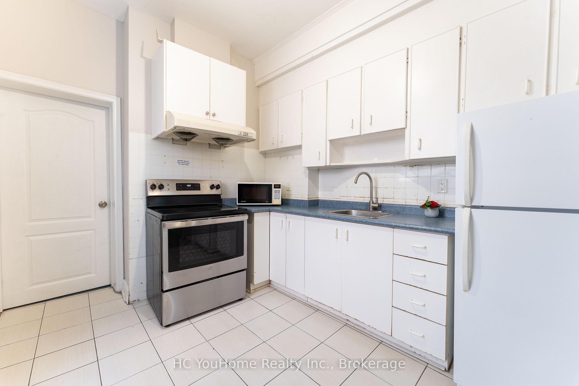 Photo 11 of Unit Main, 190 Major Street, Toronto, University — HOMEH