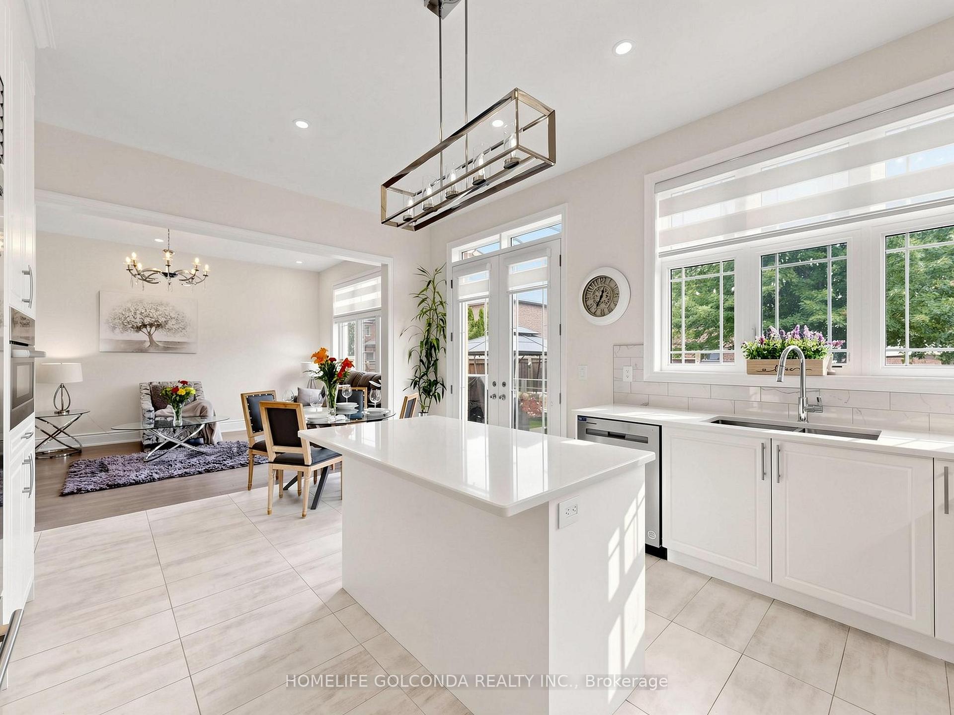 Photo 12 of 73 Menotti Drive, Richmond Hill, Oak Ridges — HOMEH