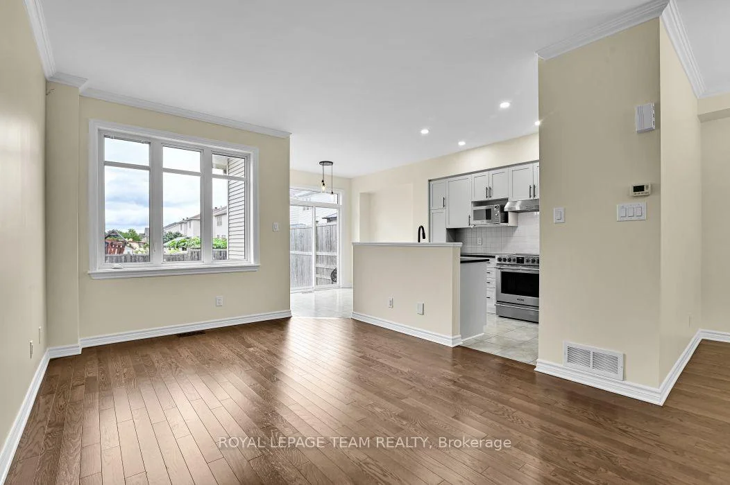 Photo 14 of 34 Torbec Avenue E, Ottawa, Kanata - Kanata Lakes/Heritage Hills — HOMEH