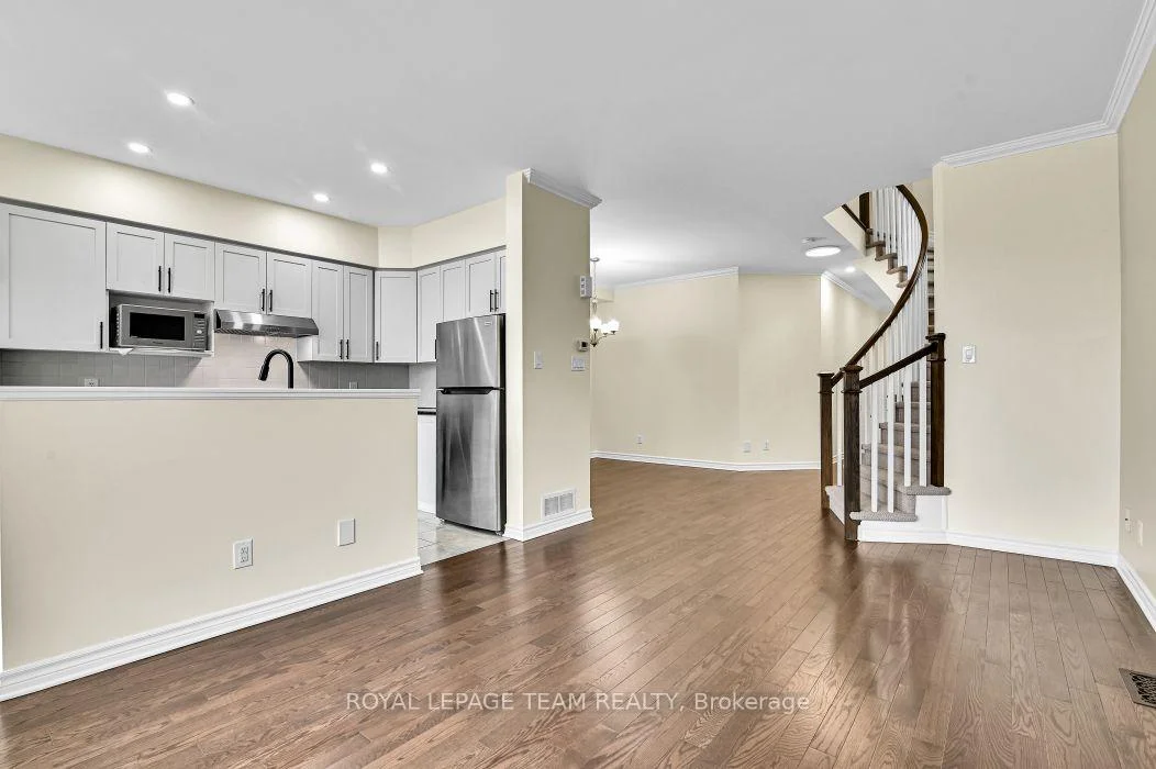 Photo 15 of 34 Torbec Avenue E, Ottawa, Kanata - Kanata Lakes/Heritage Hills — HOMEH