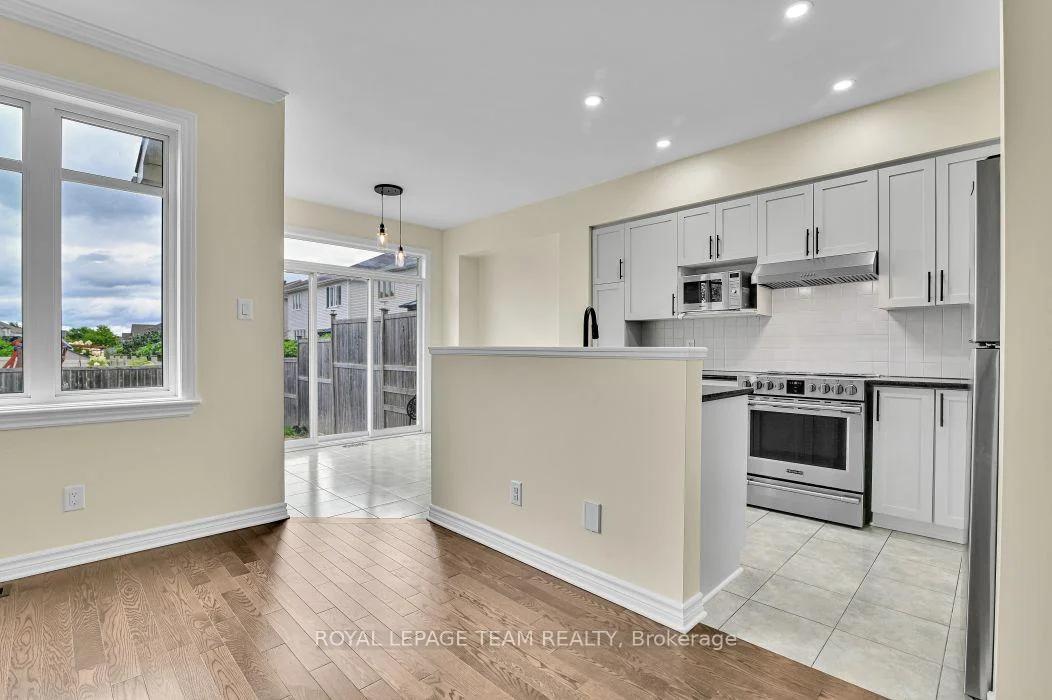 Photo 16 of 34 Torbec Avenue E, Ottawa, Kanata - Kanata Lakes/Heritage Hills — HOMEH