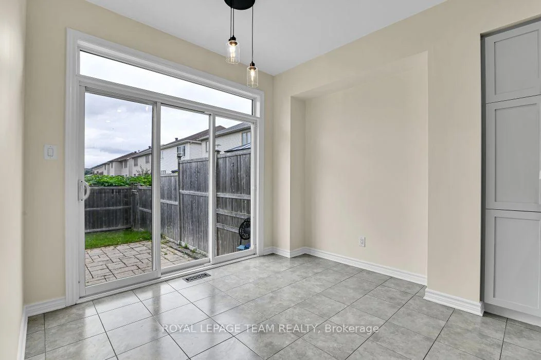 Photo 17 of 34 Torbec Avenue E, Ottawa, Kanata - Kanata Lakes/Heritage Hills — HOMEH