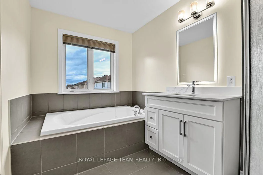 Photo 26 of 34 Torbec Avenue E, Ottawa, Kanata - Kanata Lakes/Heritage Hills — HOMEH