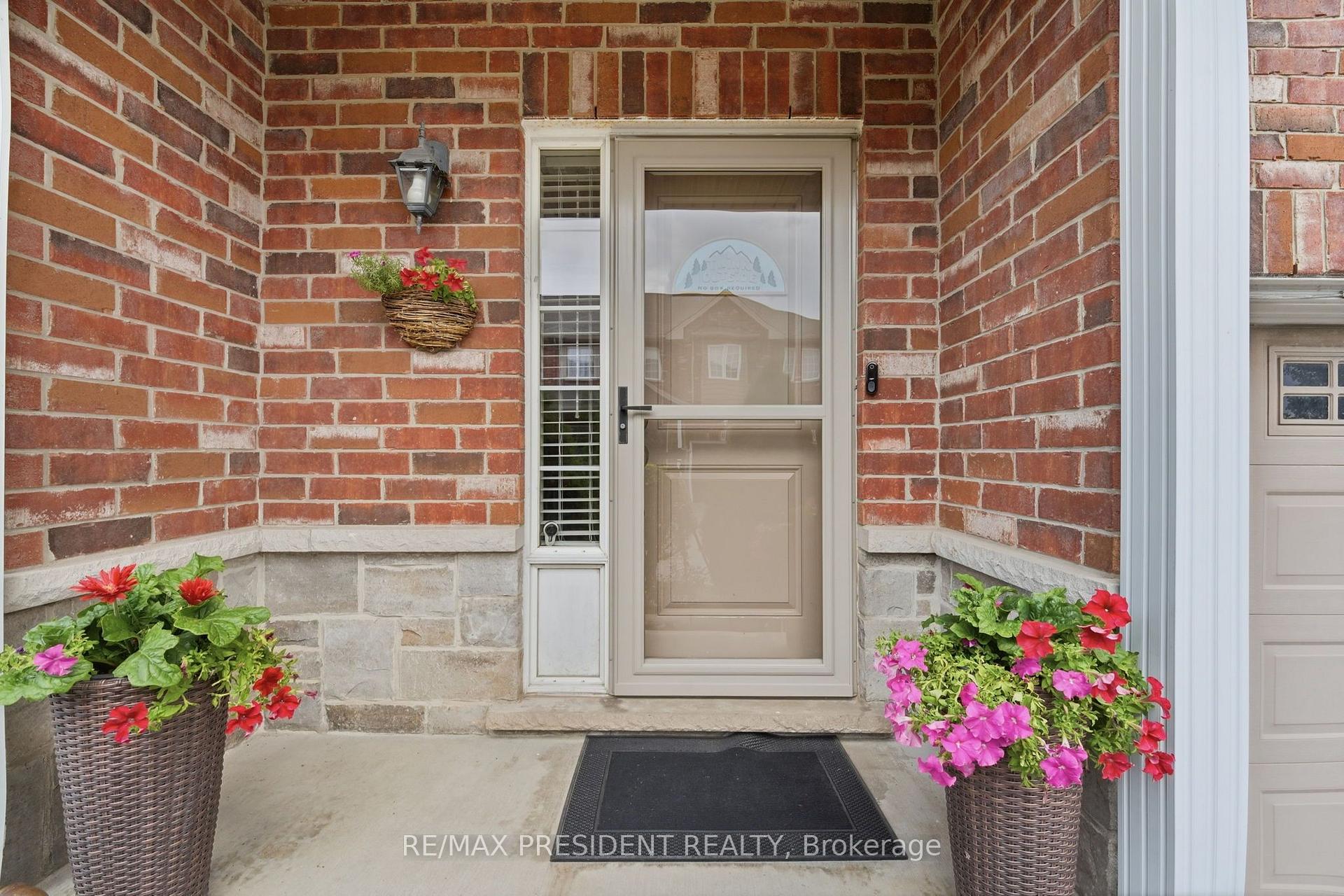 Photo 4 of Unit 23, 45 Seabreeze Crescent, Hamilton, Lakeshore — HOMEH