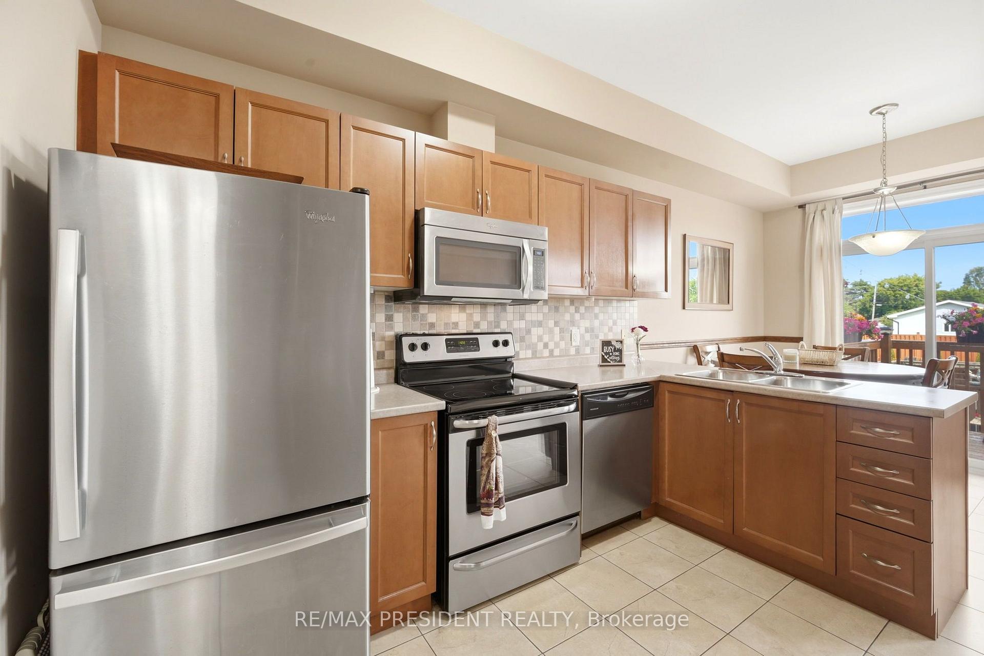 Photo 10 of Unit 23, 45 Seabreeze Crescent, Hamilton, Lakeshore — HOMEH
