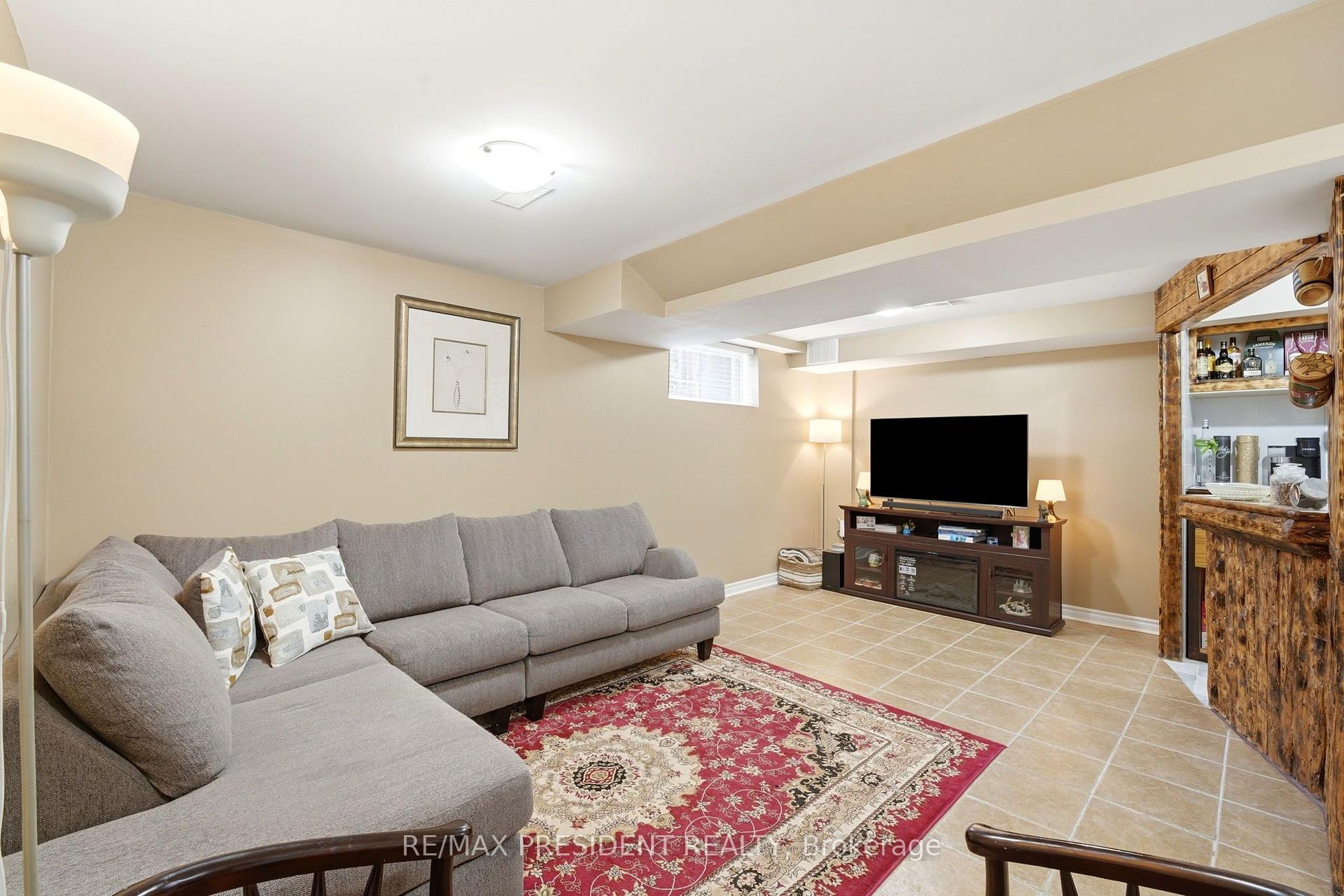 Photo 28 of Unit 23, 45 Seabreeze Crescent, Hamilton, Lakeshore — HOMEH