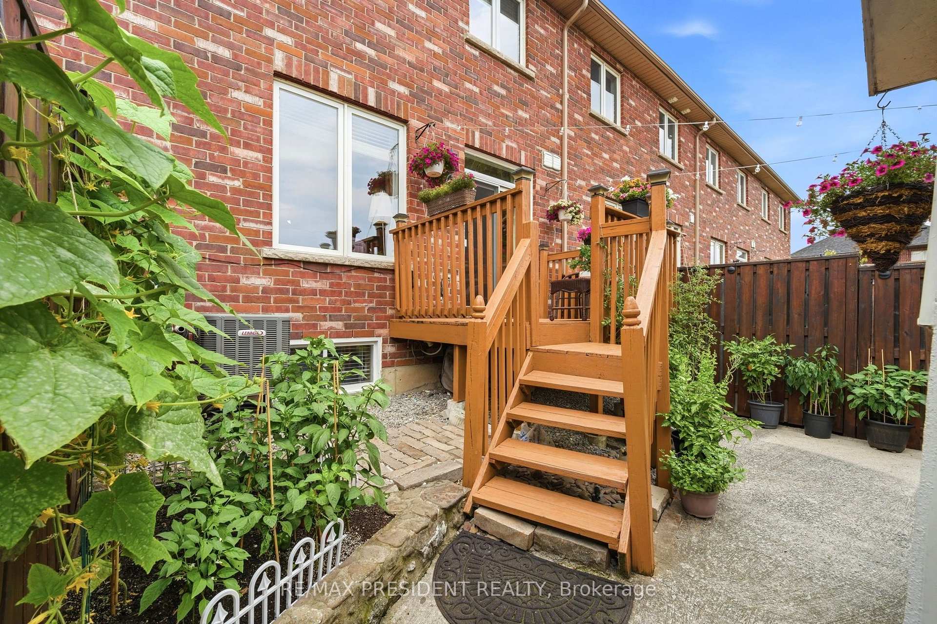 Photo 32 of Unit 23, 45 Seabreeze Crescent, Hamilton, Lakeshore — HOMEH