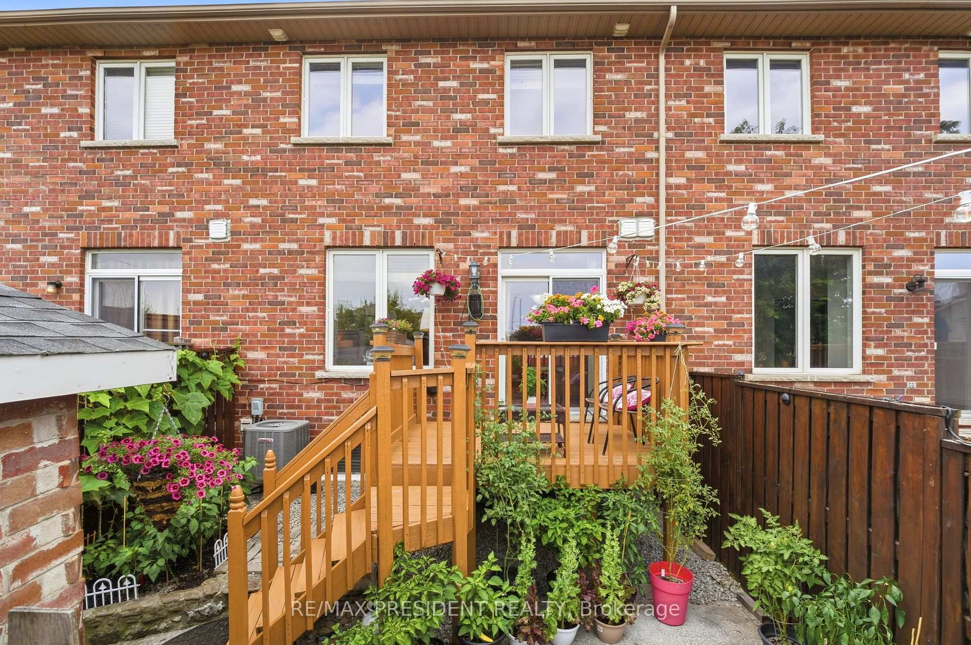 Photo 33 of Unit 23, 45 Seabreeze Crescent, Hamilton, Lakeshore — HOMEH