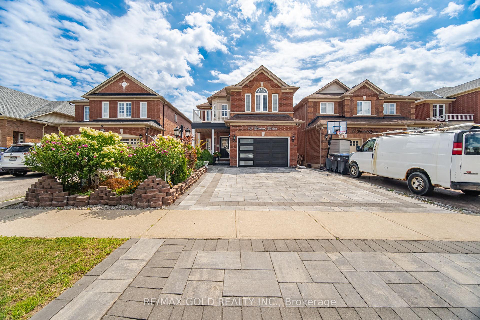 Photo 3 of 15 Denim Drive, Brampton, Bram East — HOMEH