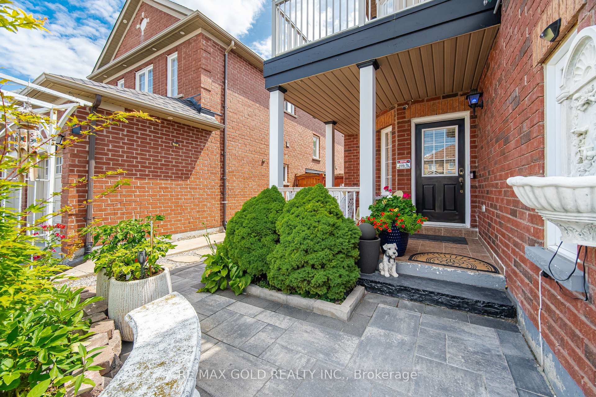 Photo 5 of 15 Denim Drive, Brampton, Bram East — HOMEH