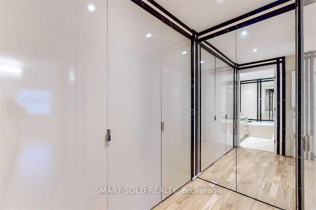Photo 18 of 347 Cortleigh Boulevard, Toronto, Bedford Park-Nortown — HOMEH