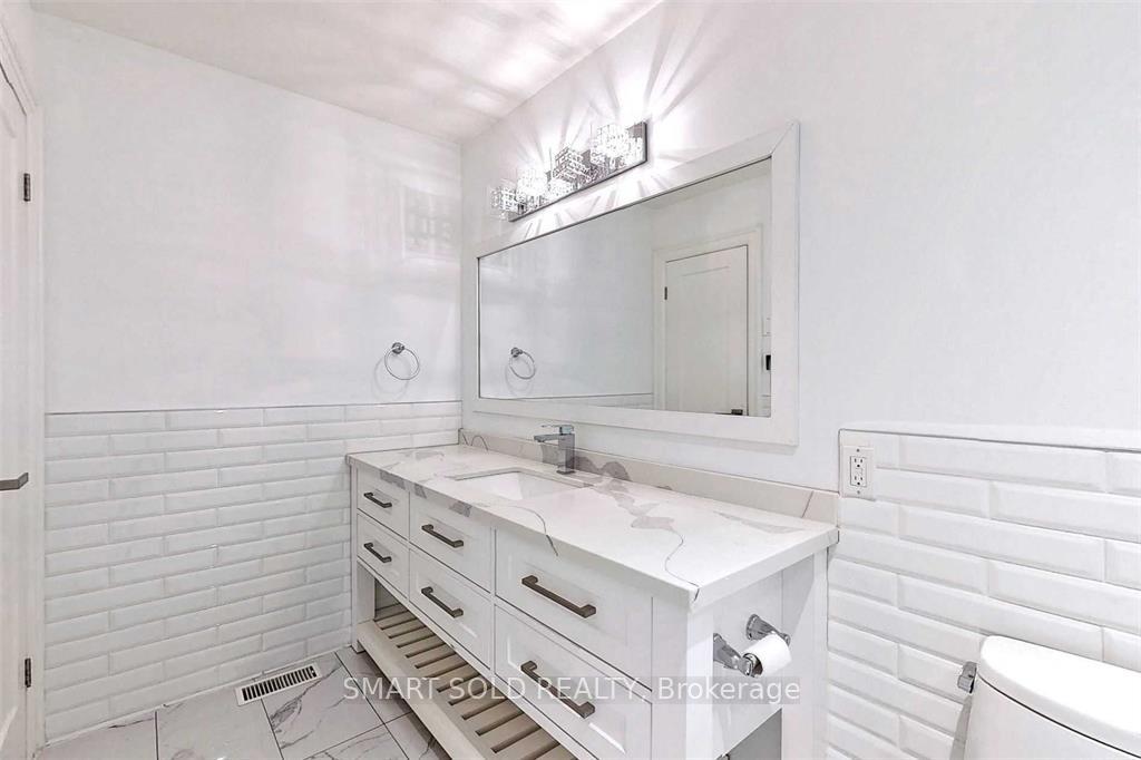 Photo 25 of 347 Cortleigh Boulevard, Toronto, Bedford Park-Nortown — HOMEH