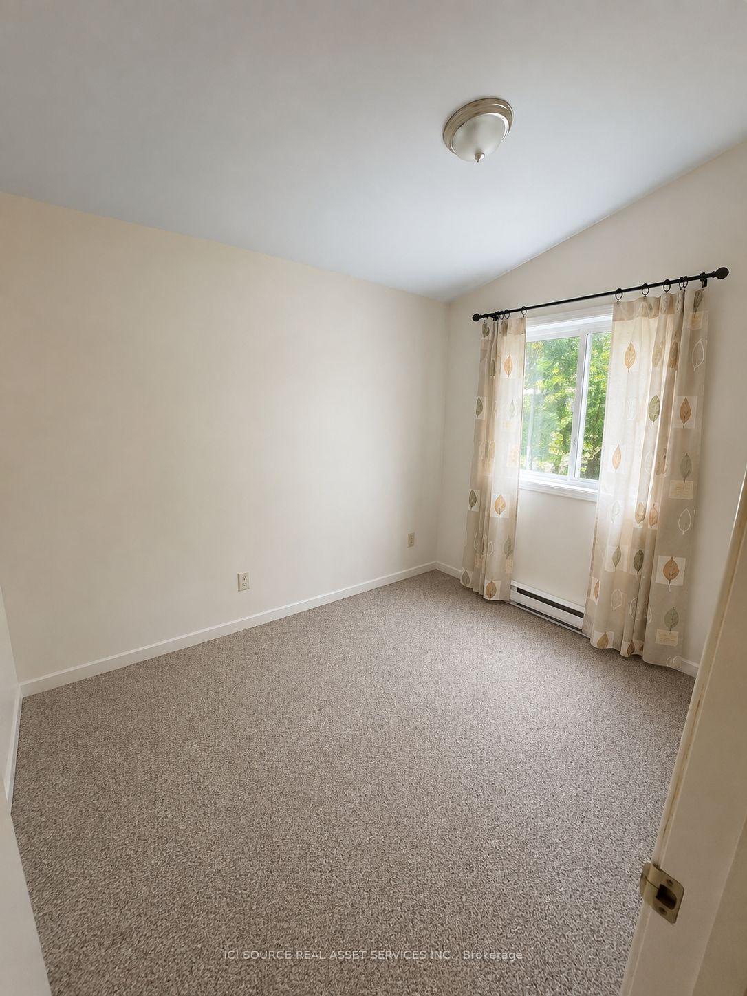 Photo 8 of Unit 2, 1941 Marchmont Road, Severn, Marchmont — HOMEH