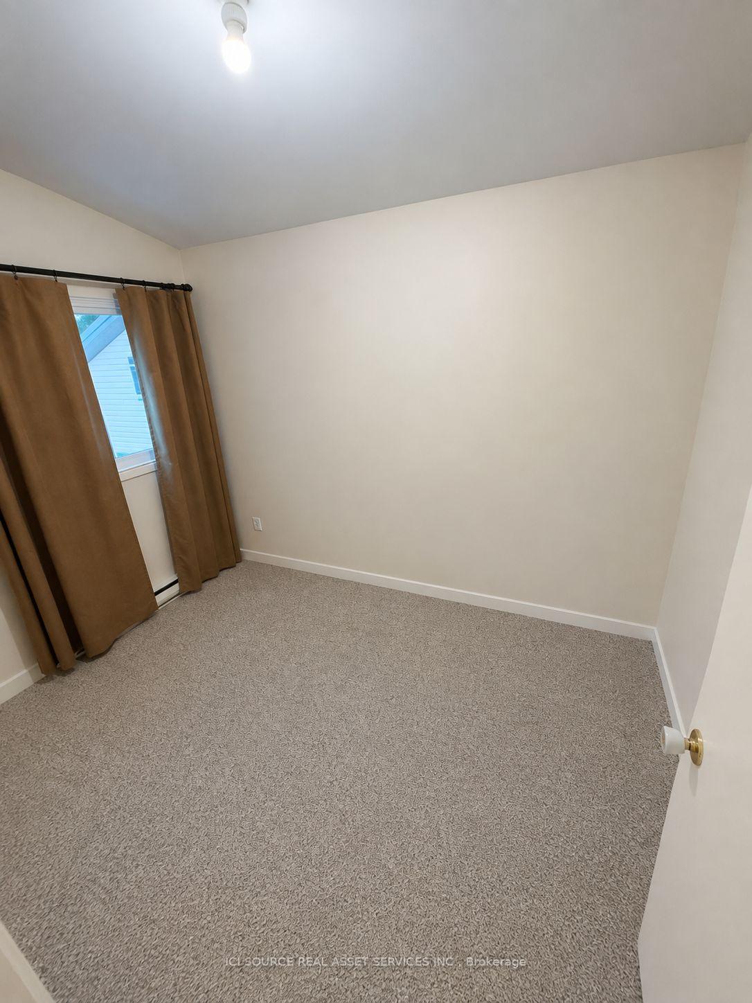Photo 15 of Unit 2, 1941 Marchmont Road, Severn, Marchmont — HOMEH