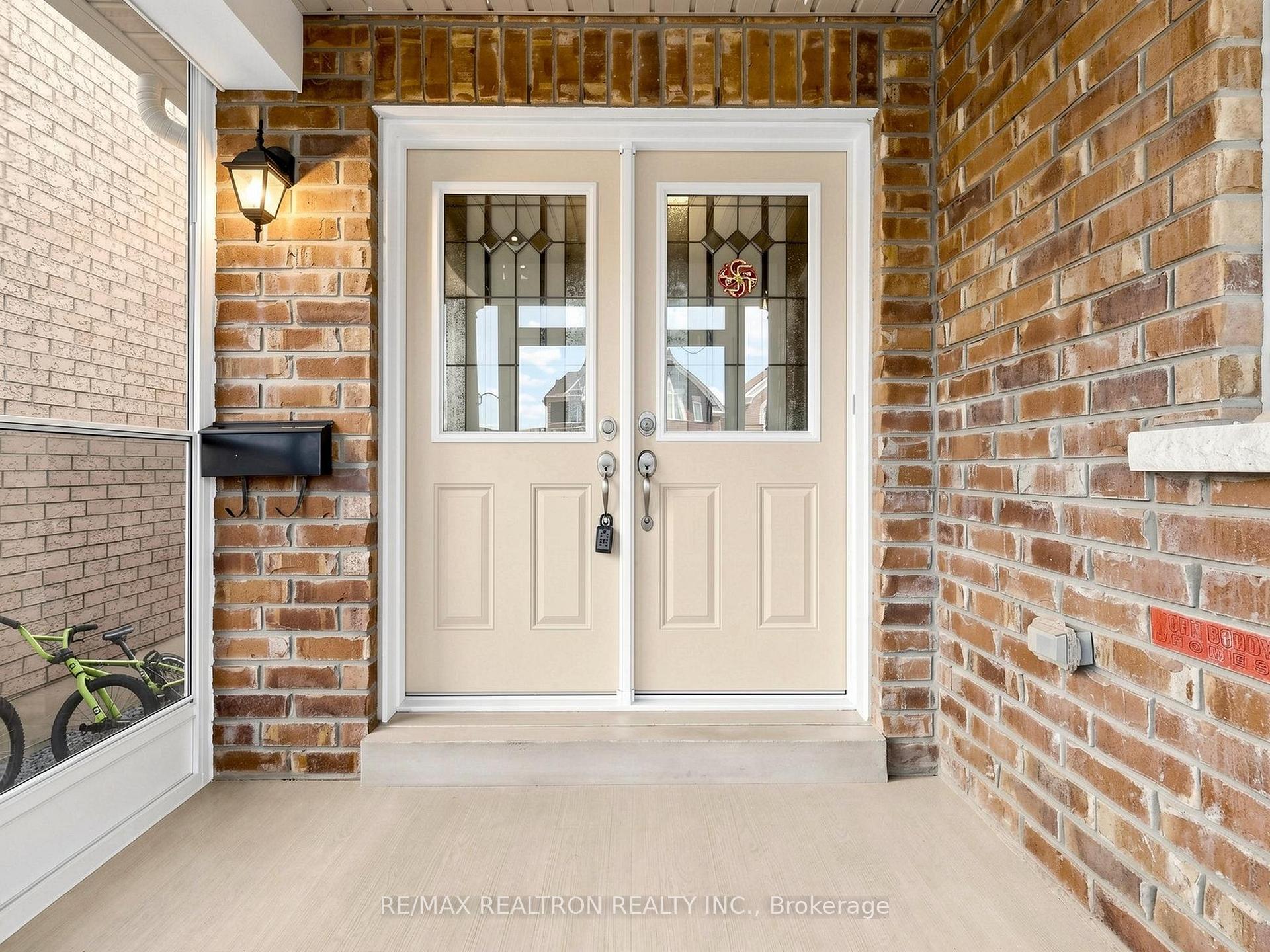 Photo 2 of 59 Jevons Drive, Ajax, South East — HOMEH