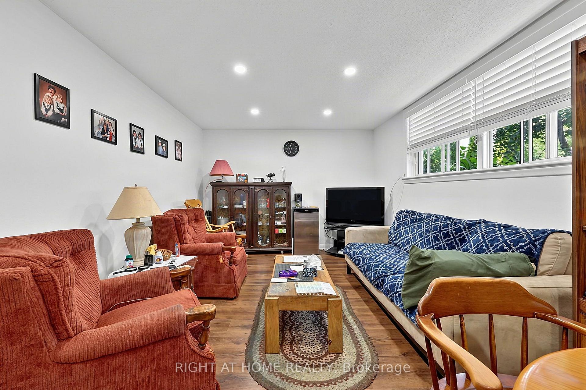 Photo 8 of 137 Vancouver Street, Barrie, Codrington — HOMEH