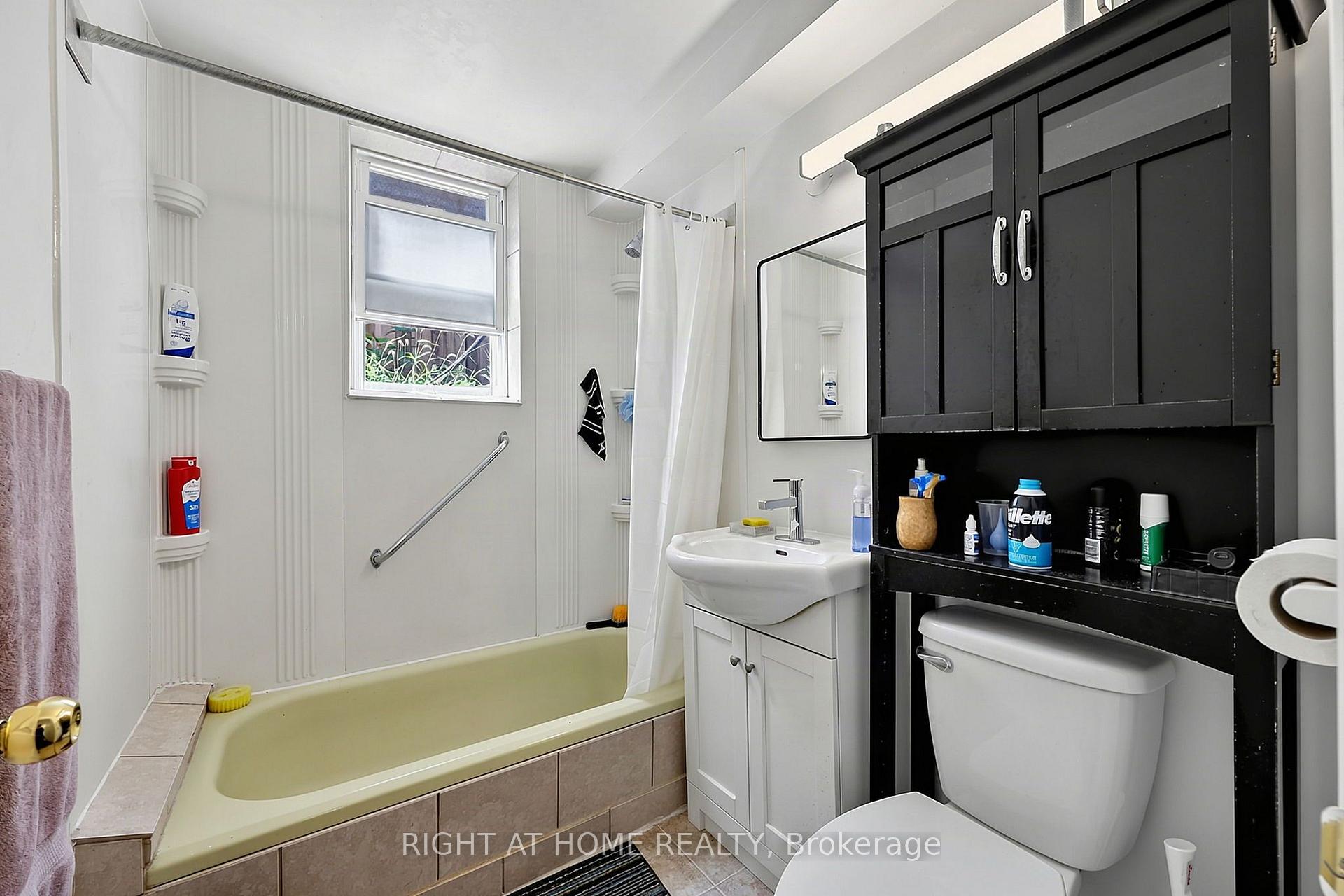 Photo 11 of 137 Vancouver Street, Barrie, Codrington — HOMEH