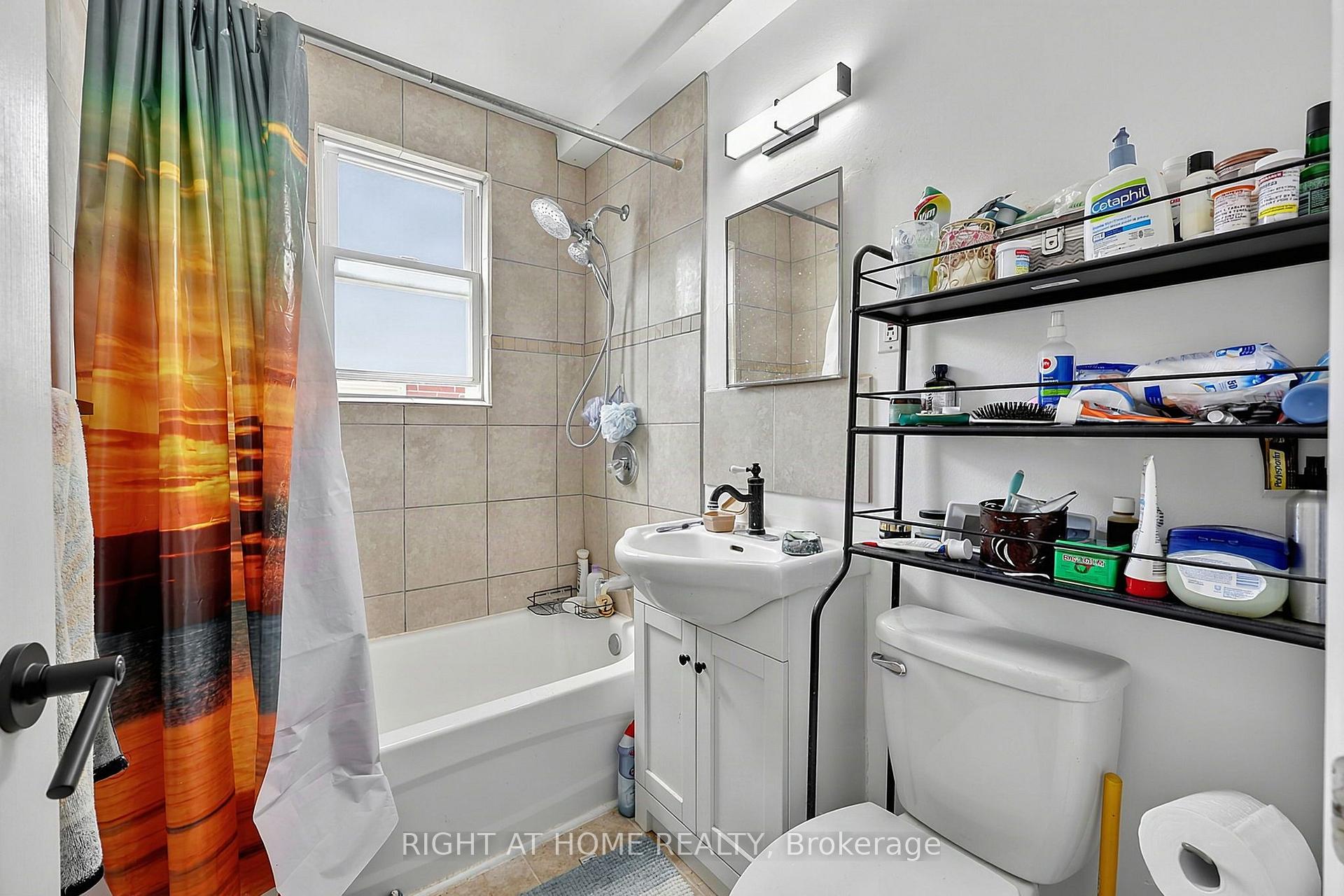 Photo 19 of 137 Vancouver Street, Barrie, Codrington — HOMEH
