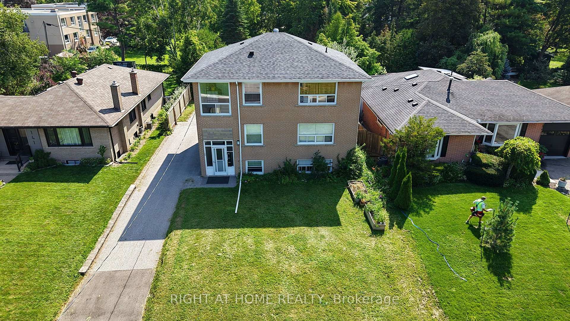 Photo 39 of 137 Vancouver Street, Barrie, Codrington — HOMEH