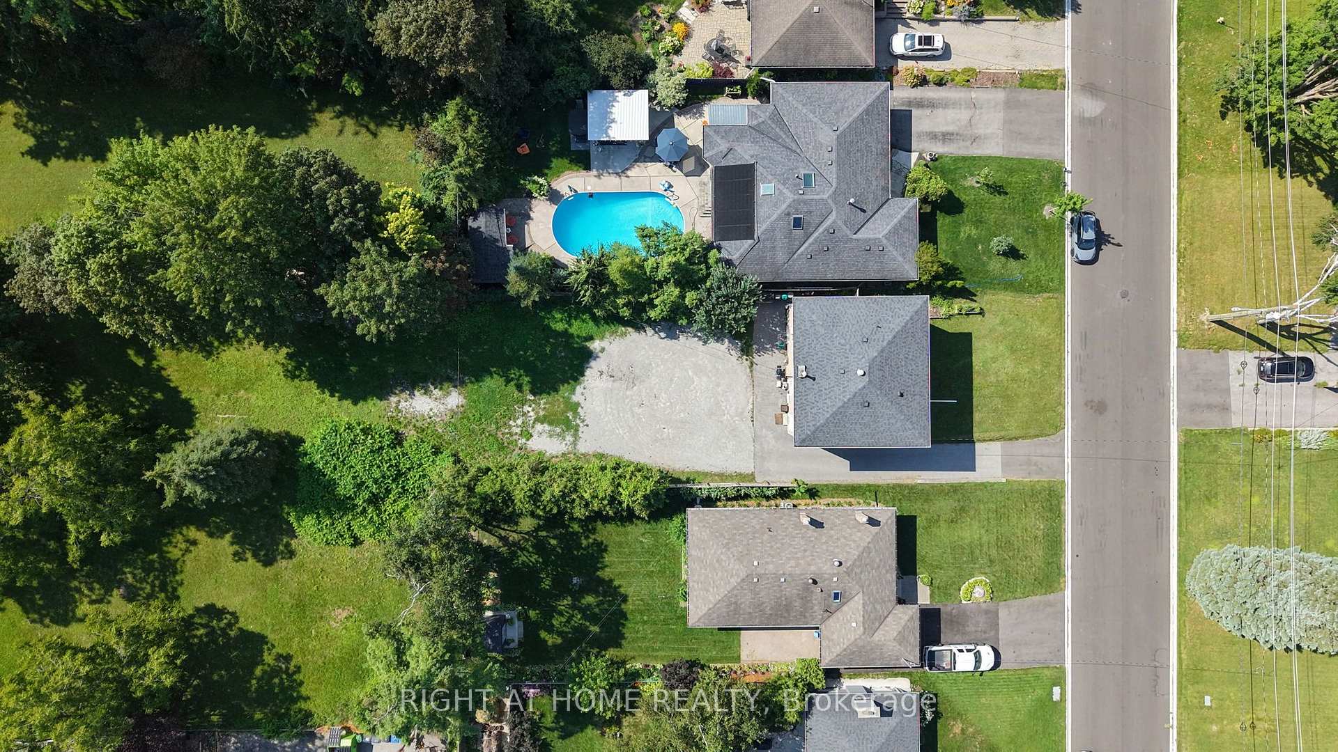 Photo 40 of 137 Vancouver Street, Barrie, Codrington — HOMEH
