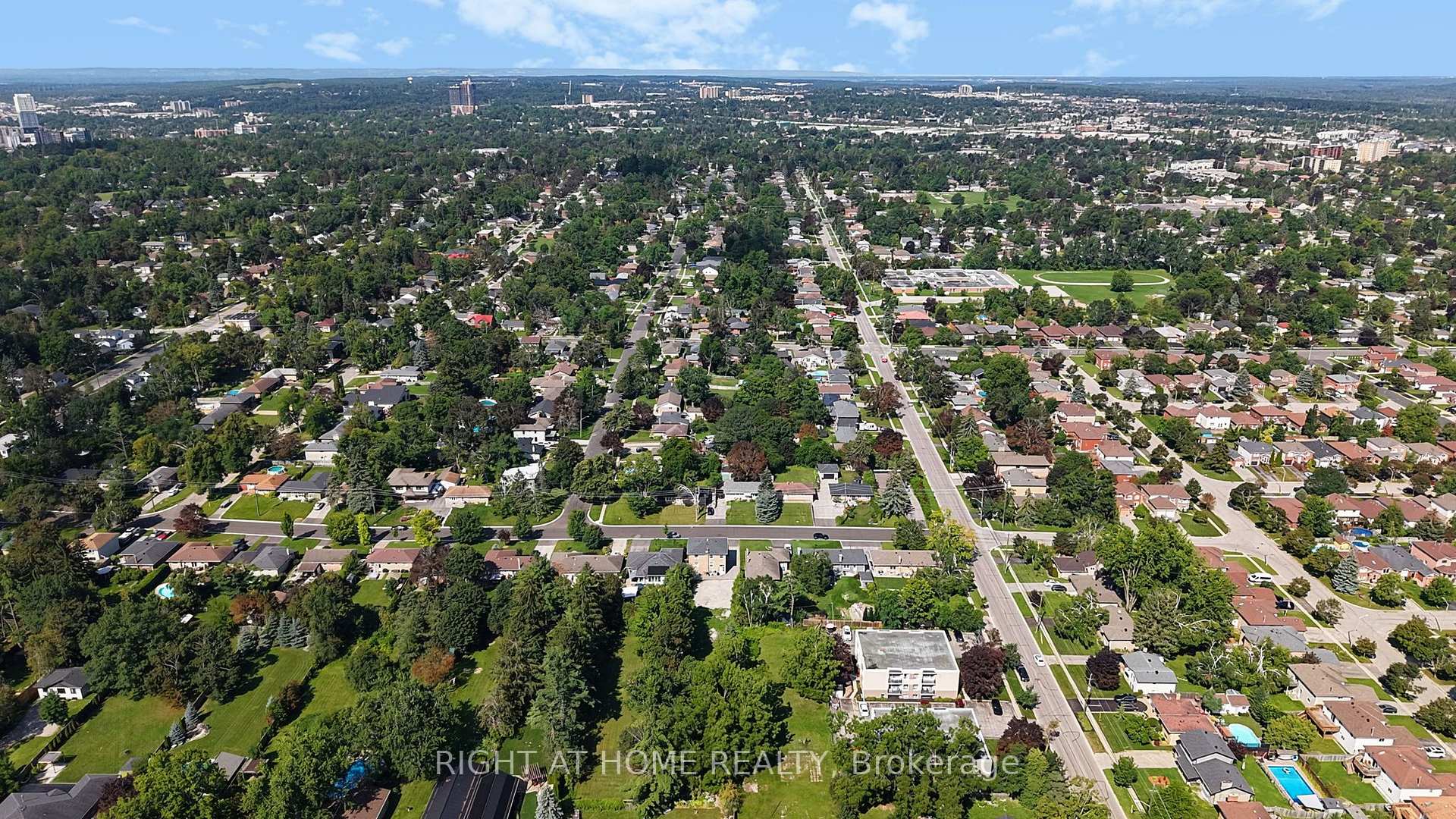 Photo 42 of 137 Vancouver Street, Barrie, Codrington — HOMEH
