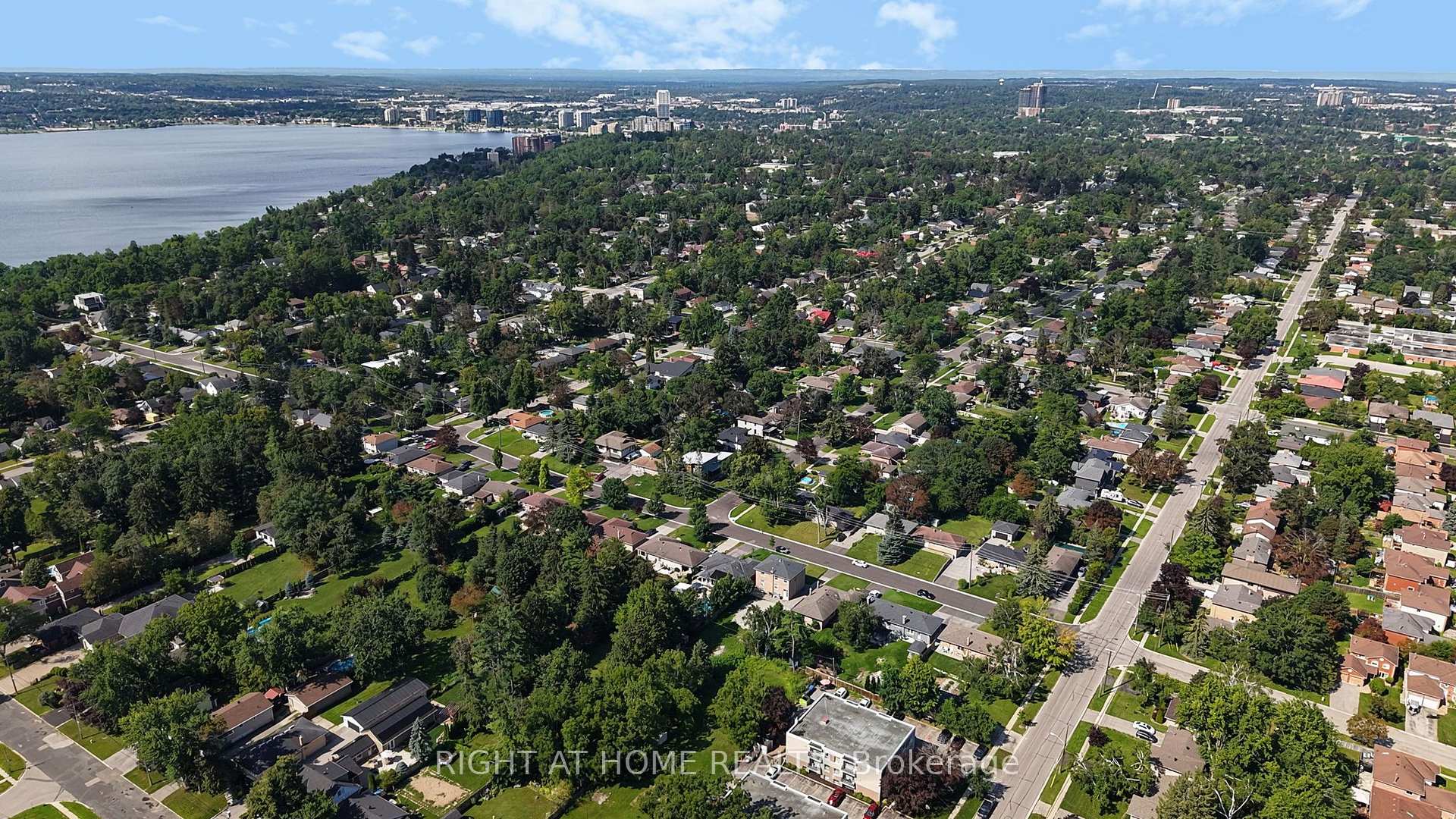 Photo 43 of 137 Vancouver Street, Barrie, Codrington — HOMEH