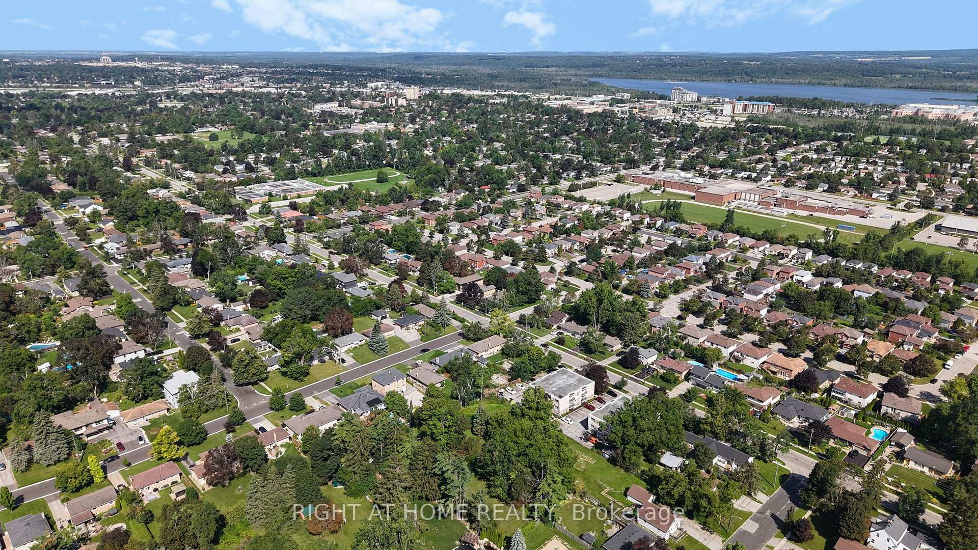Photo 44 of 137 Vancouver Street, Barrie, Codrington — HOMEH