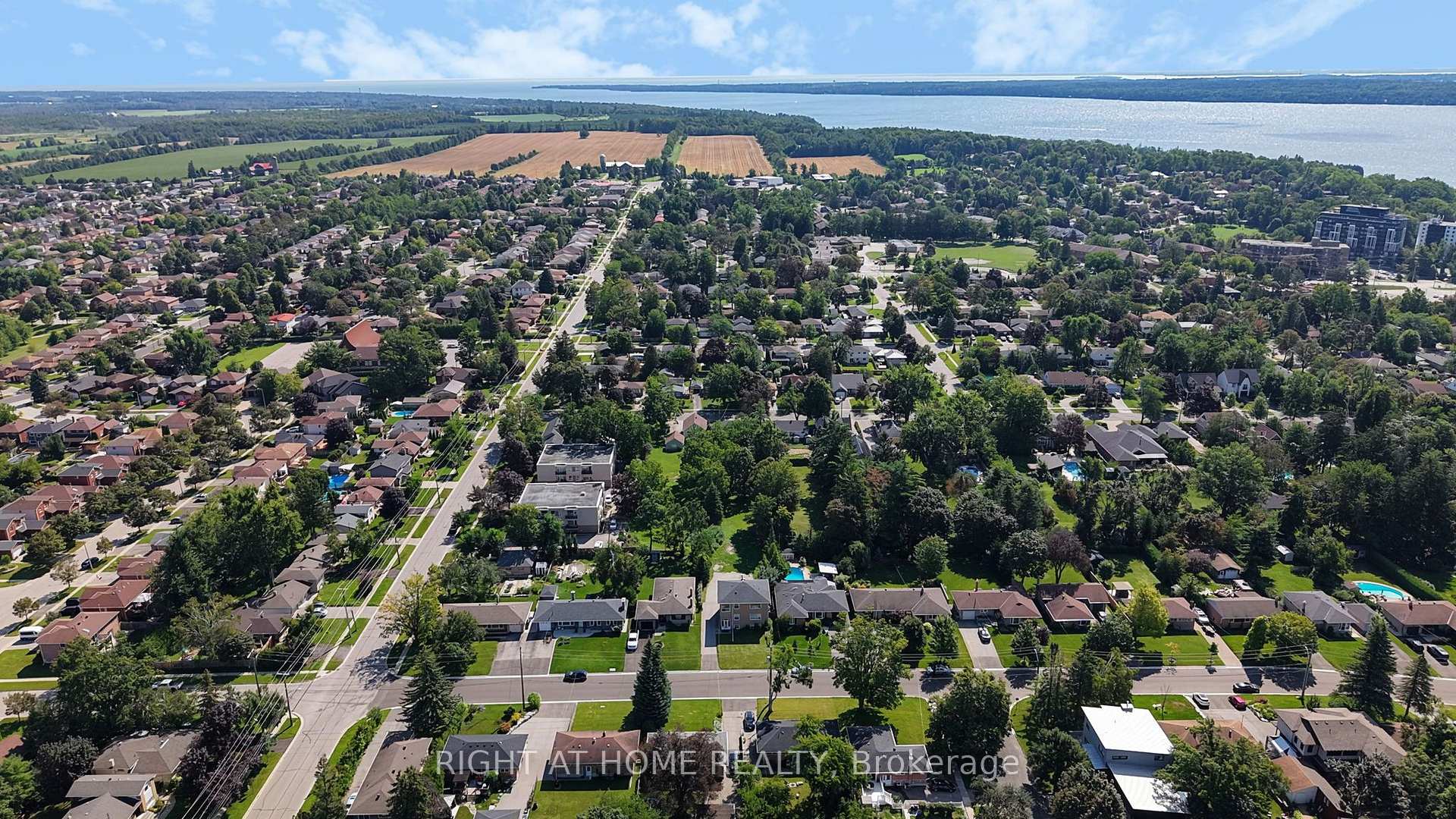 Photo 45 of 137 Vancouver Street, Barrie, Codrington — HOMEH