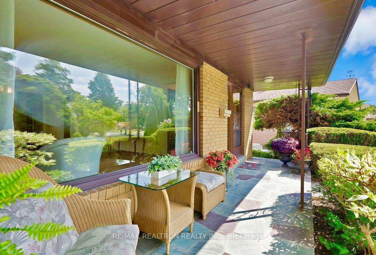 Photo 4 of 421 Brimorton Drive, Scarborough, Woburn — HOMEH